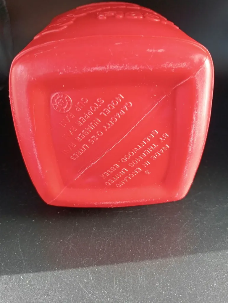 Rote Vintage-Roughneck-Thermosflasche mit Snoopy und Woodstock, weißem Stopfen mit orangefarbenem Klappverschluss und fehlendem Außenbecher