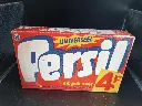 Ancienne boîte belge pleine et fermée de lessive Persil Universel en carton rouge bleu blanc et jaune avec promotion à 4 francs belges et instructions bilingues