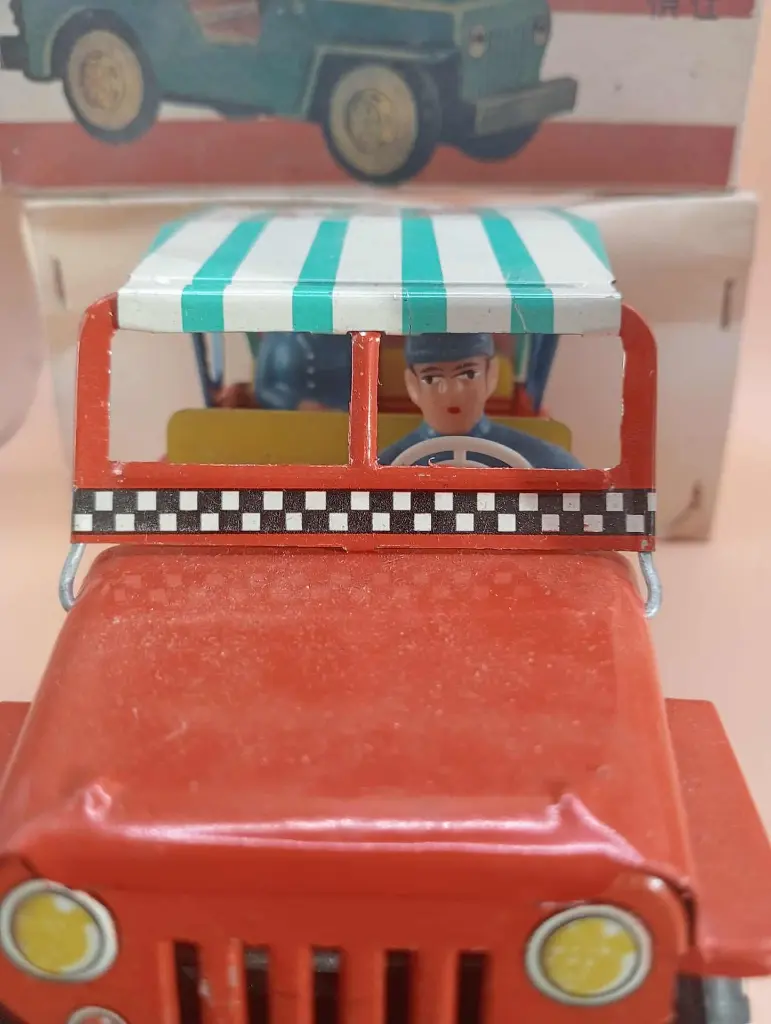 Vintage Travelling car MF-739 China 1960