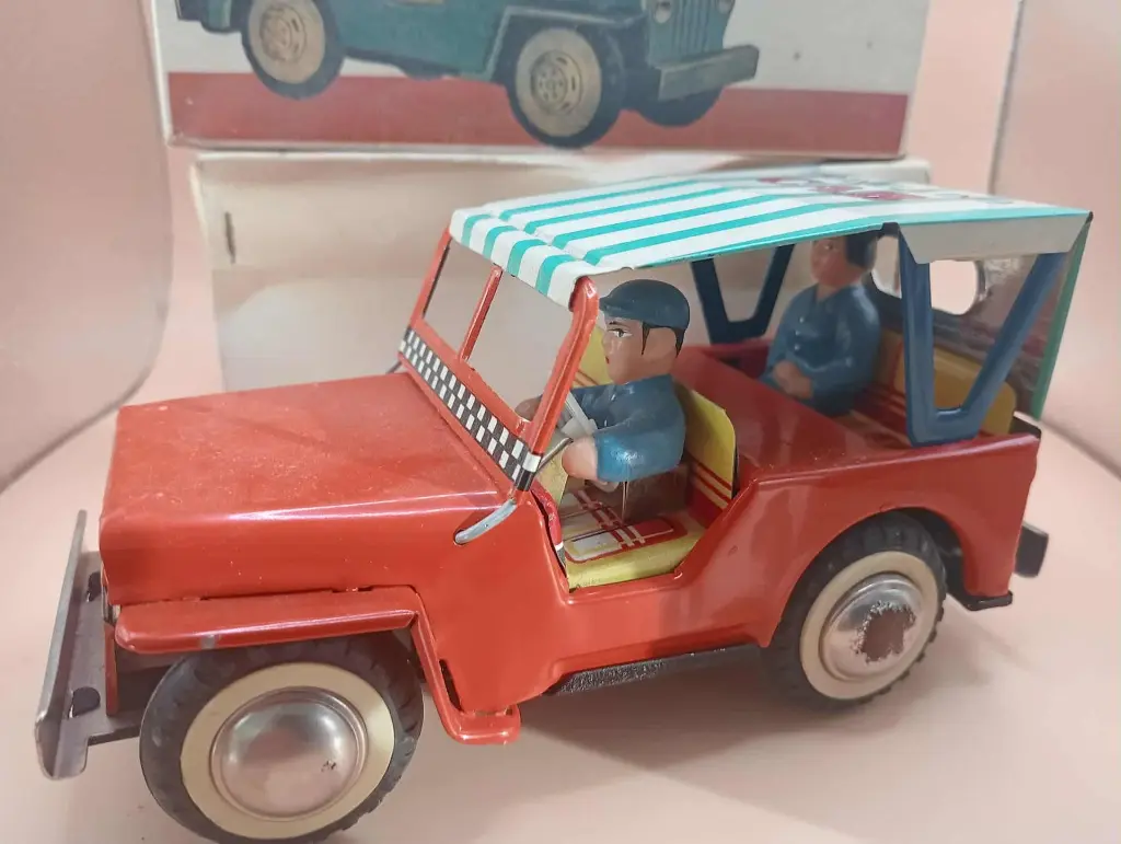 Vintage Travelling car MF-739 China 1960