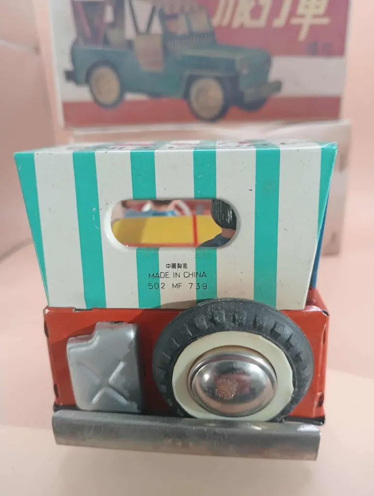 Vintage Travelling car MF-739 China 1960