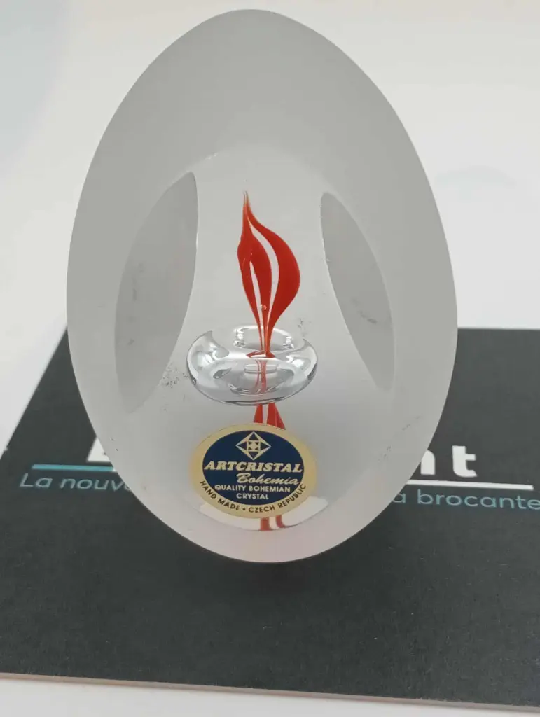 Oeuf décoratif en cristal de Bohème