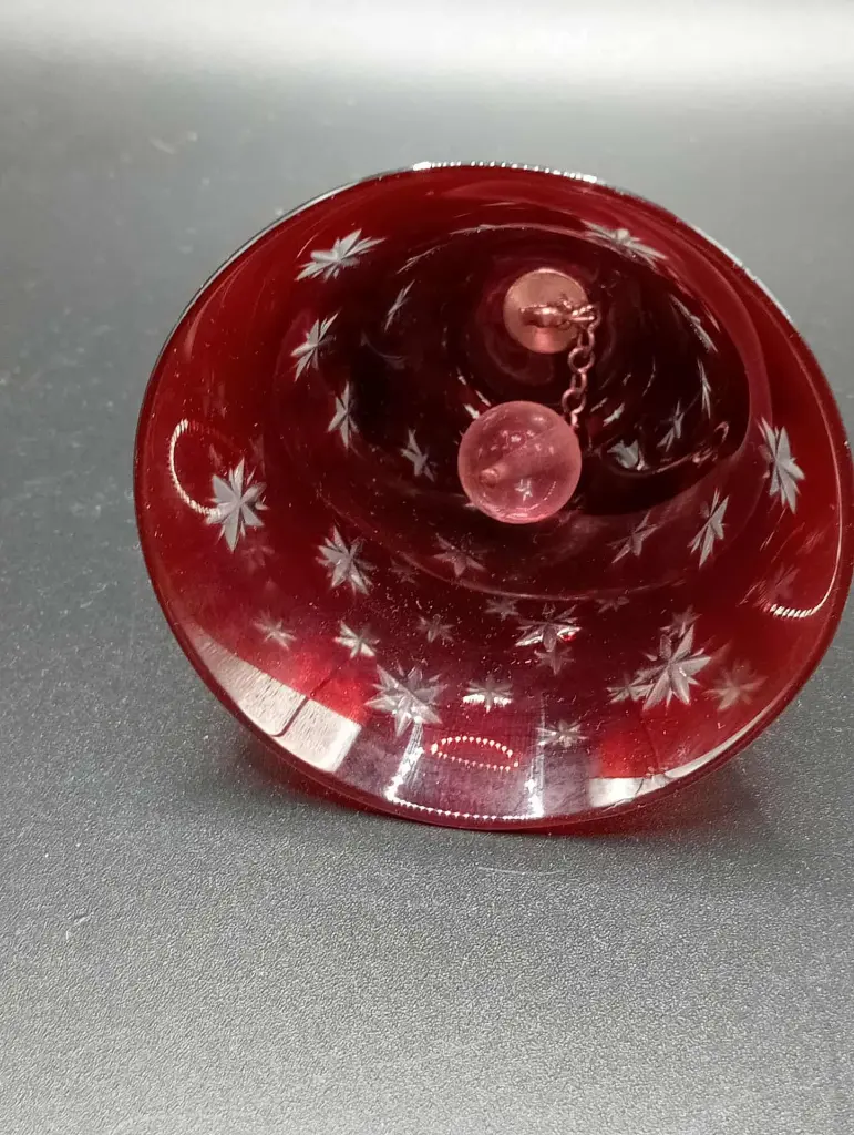 Petite cloche en cristal signé Ajka Crystal (Csopak, Hongrie)