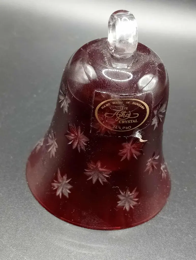 Petite cloche en cristal signé Ajka Crystal (Csopak, Hongrie)