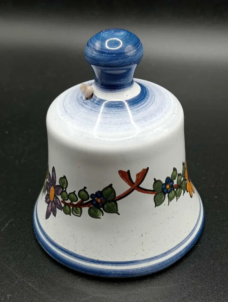 Petite cloche en céramique peinte à la main