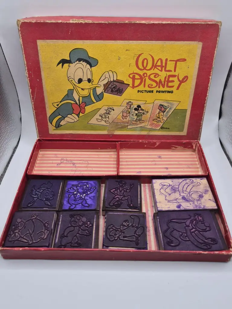 Boîte vintage tampons Disney – Mickey, Donald, Pluto & cie