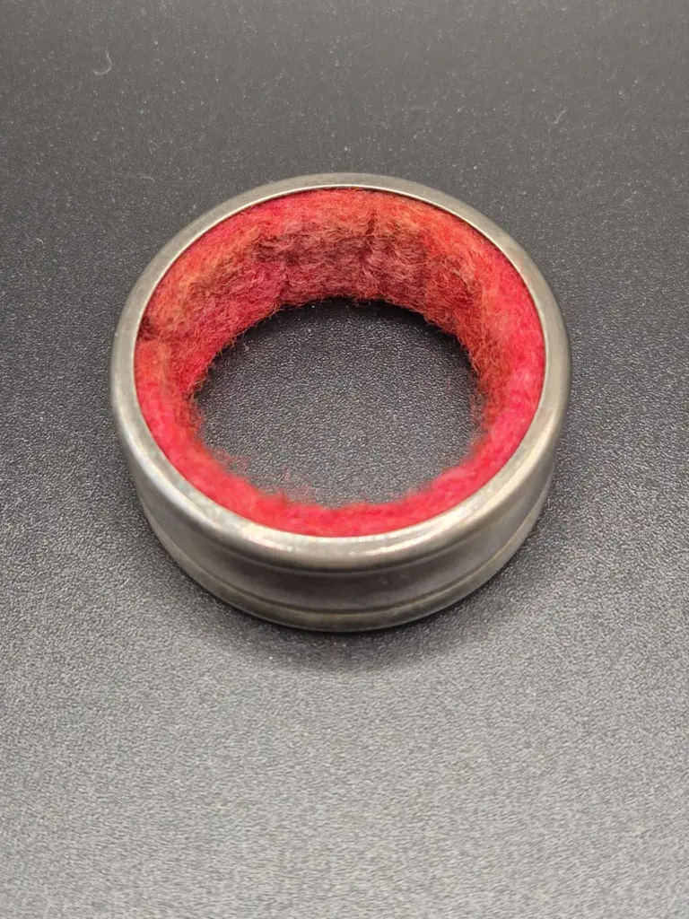 Anneau anti-goutte pour bouteille de vin – intérieur rouge – finition métal