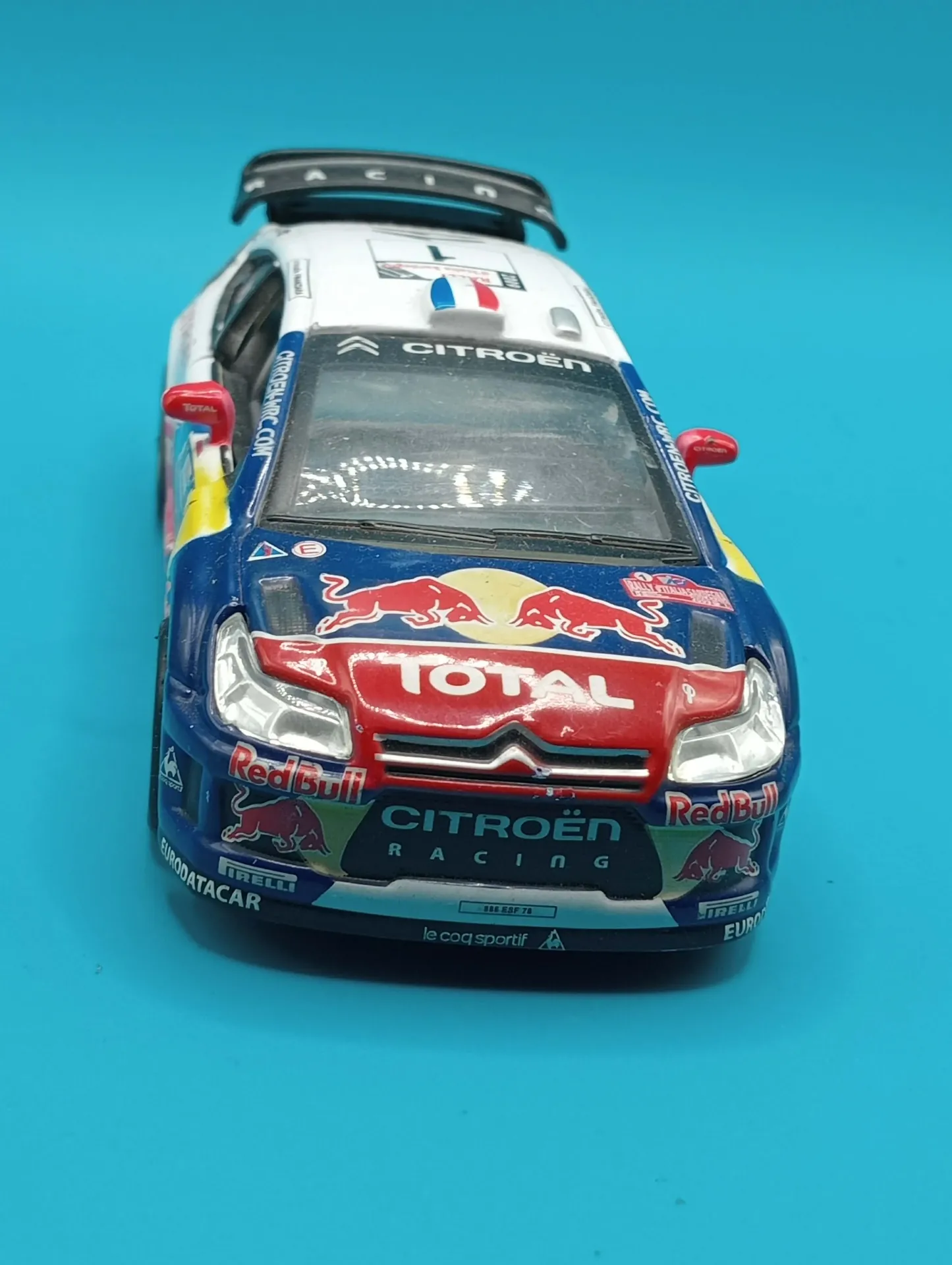 Bburago Citroën C4 WRC 1/32 – Loeb/Elena Rally Itália 2009 miniatura de coleção