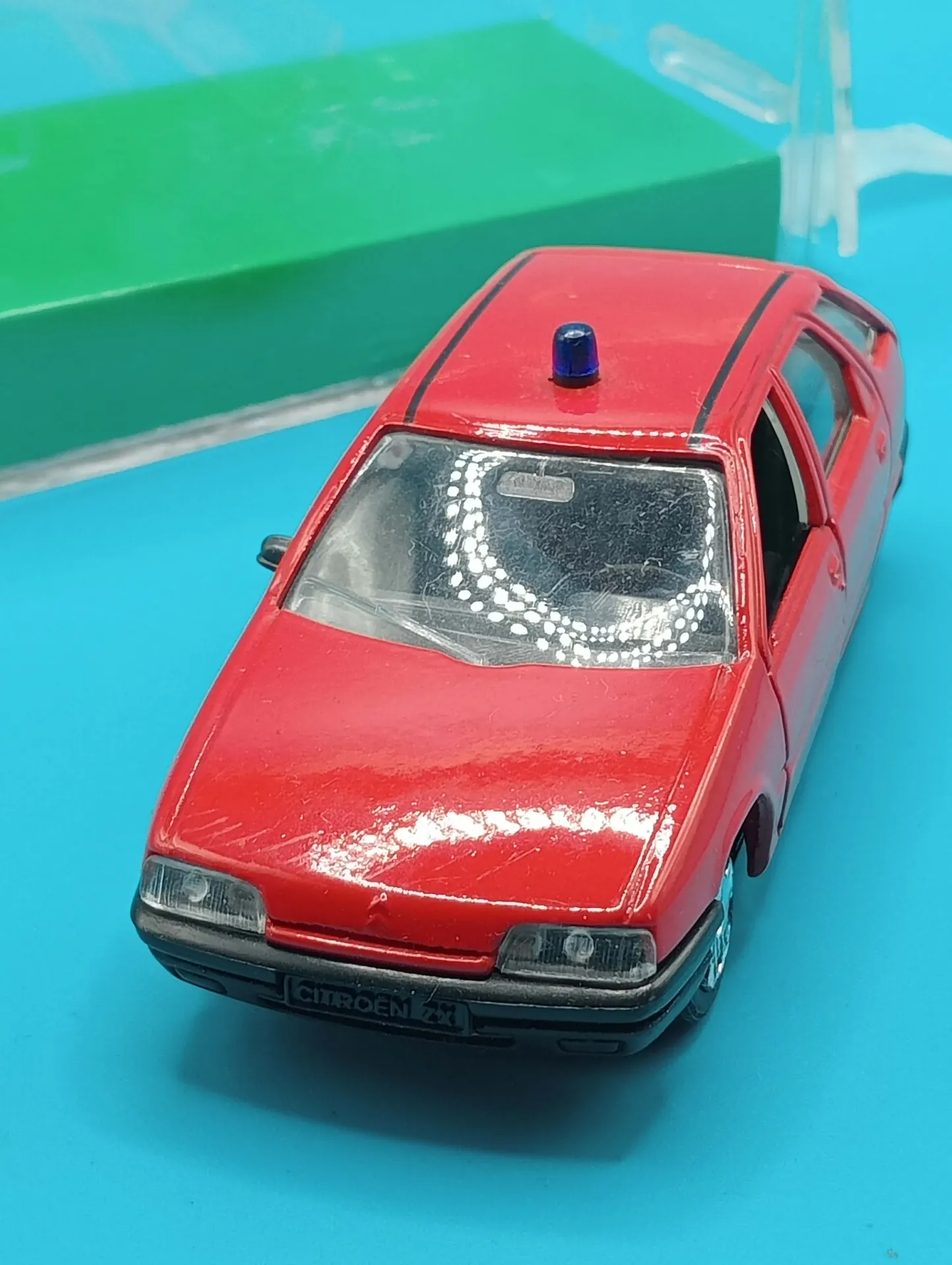 Citroën ZX Solido 1:43 – Miniatura roja con luz policial, made in France