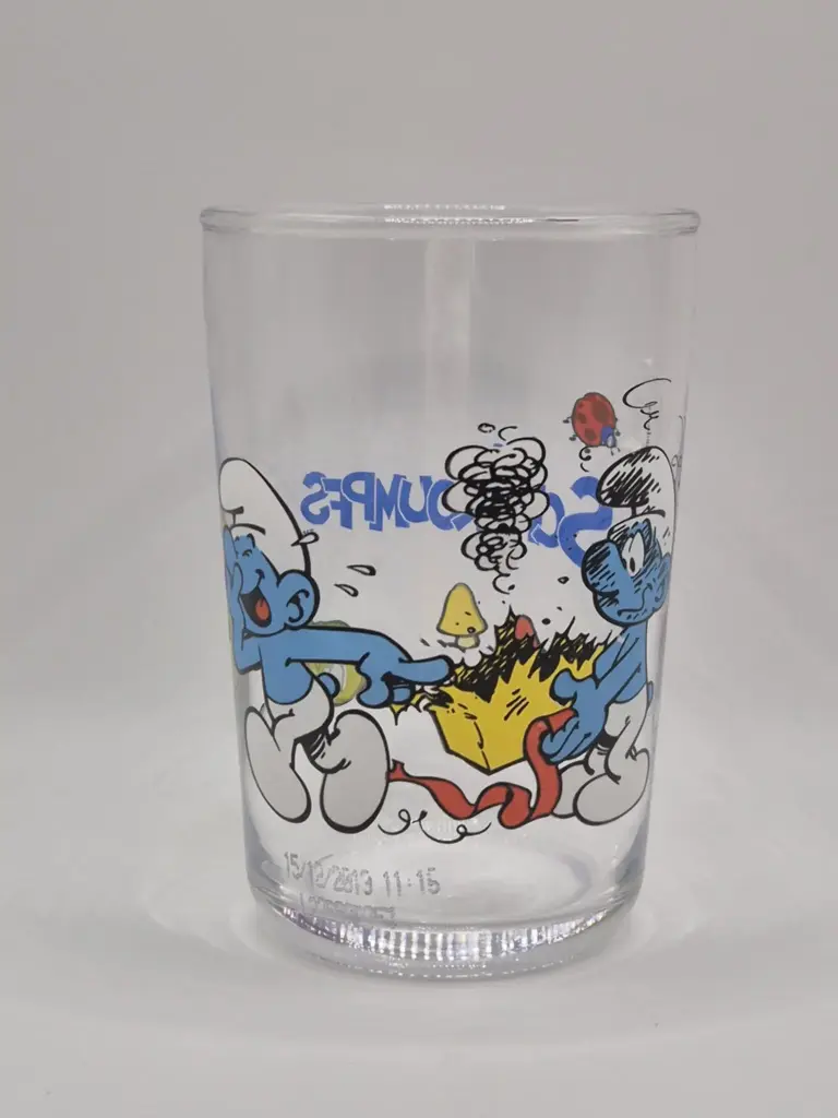 Amora‑glas Smurfen 2010 – Grapjas Smurf geeft een cadeau