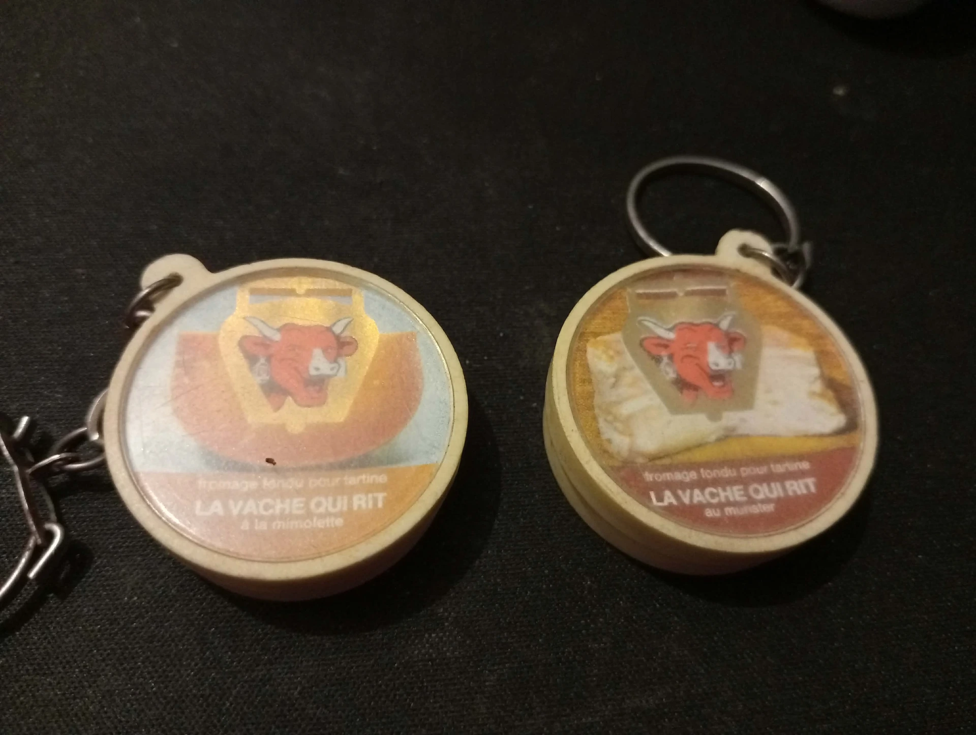 Set of 2 La Vache Qui Rit keychains – mimolette & munster – 1960s – Good condition