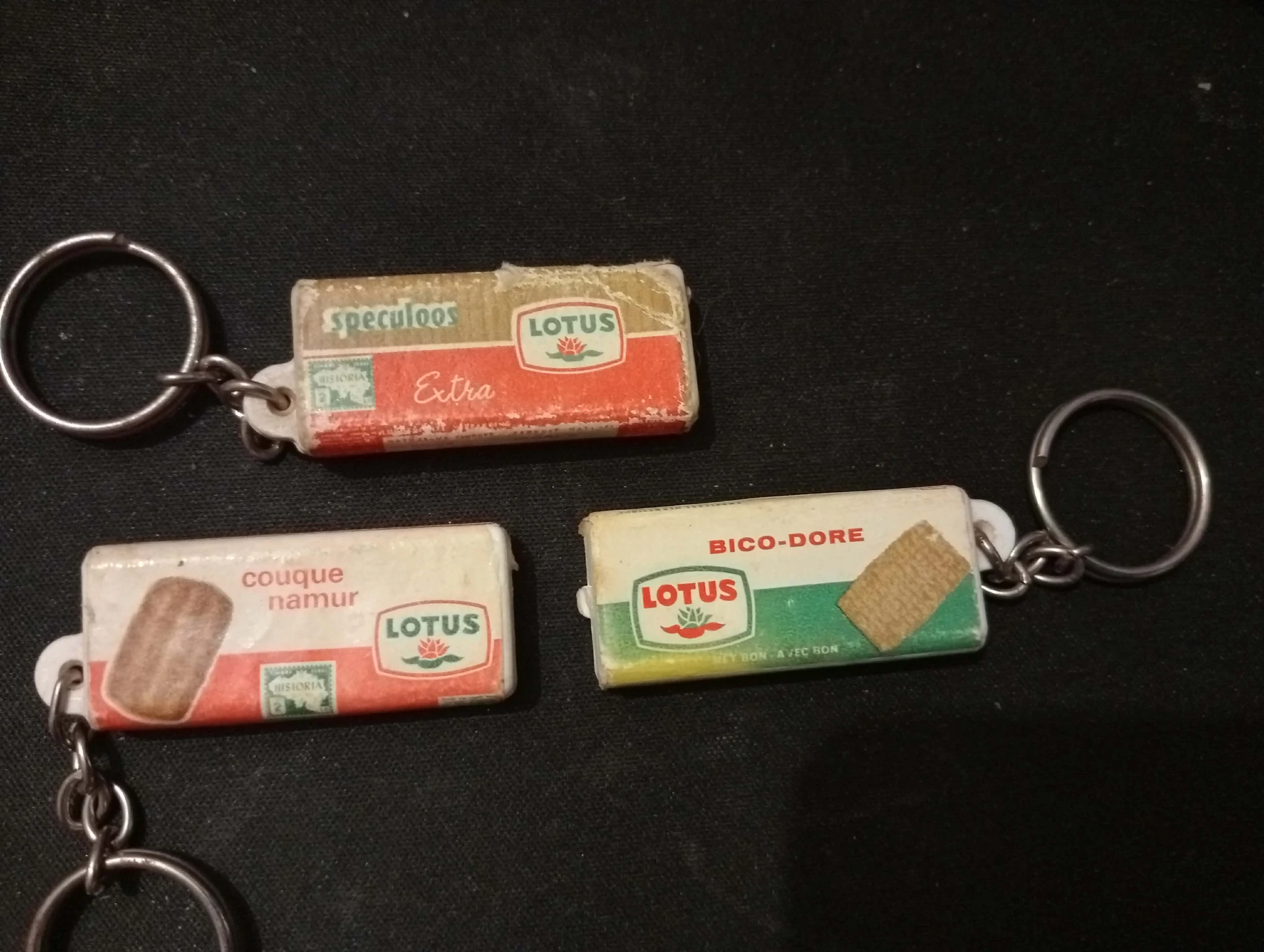 Set van 3 Lotus reclame-sleutelhangers – Speculoos, Couque Namur & Bico-Doré – jaren 60 – Matige staat