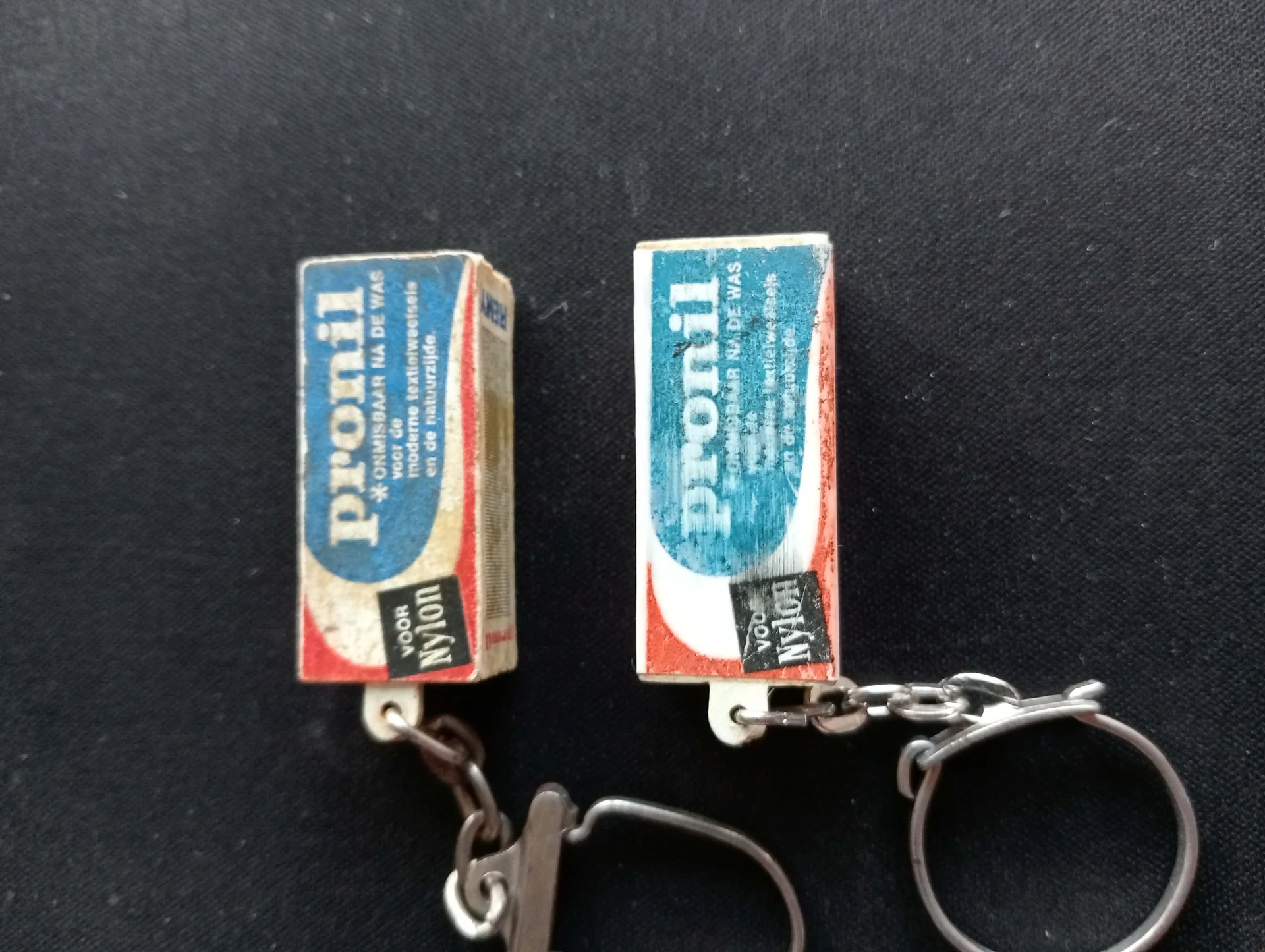 Llavero vintage Pronil – Tratamiento textil postlavado (años 60)