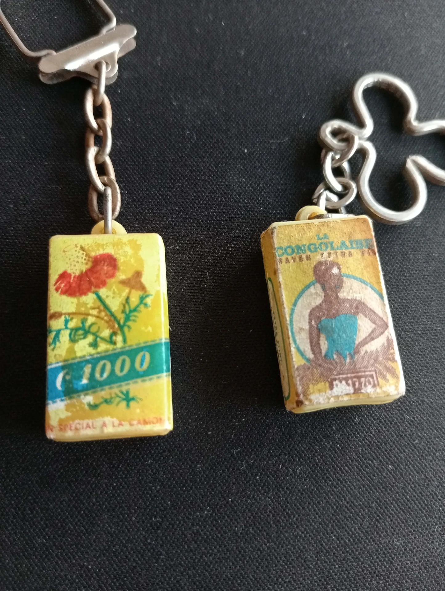 Vintage Seifen-Schlüsselanhänger Duo – C1000 Kamille & La Congolaise (1960er–70er)
