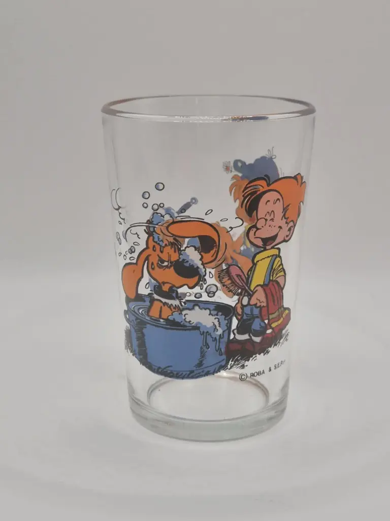 Verre Boule et Bill - Bill prend un bain et joue au chevalier