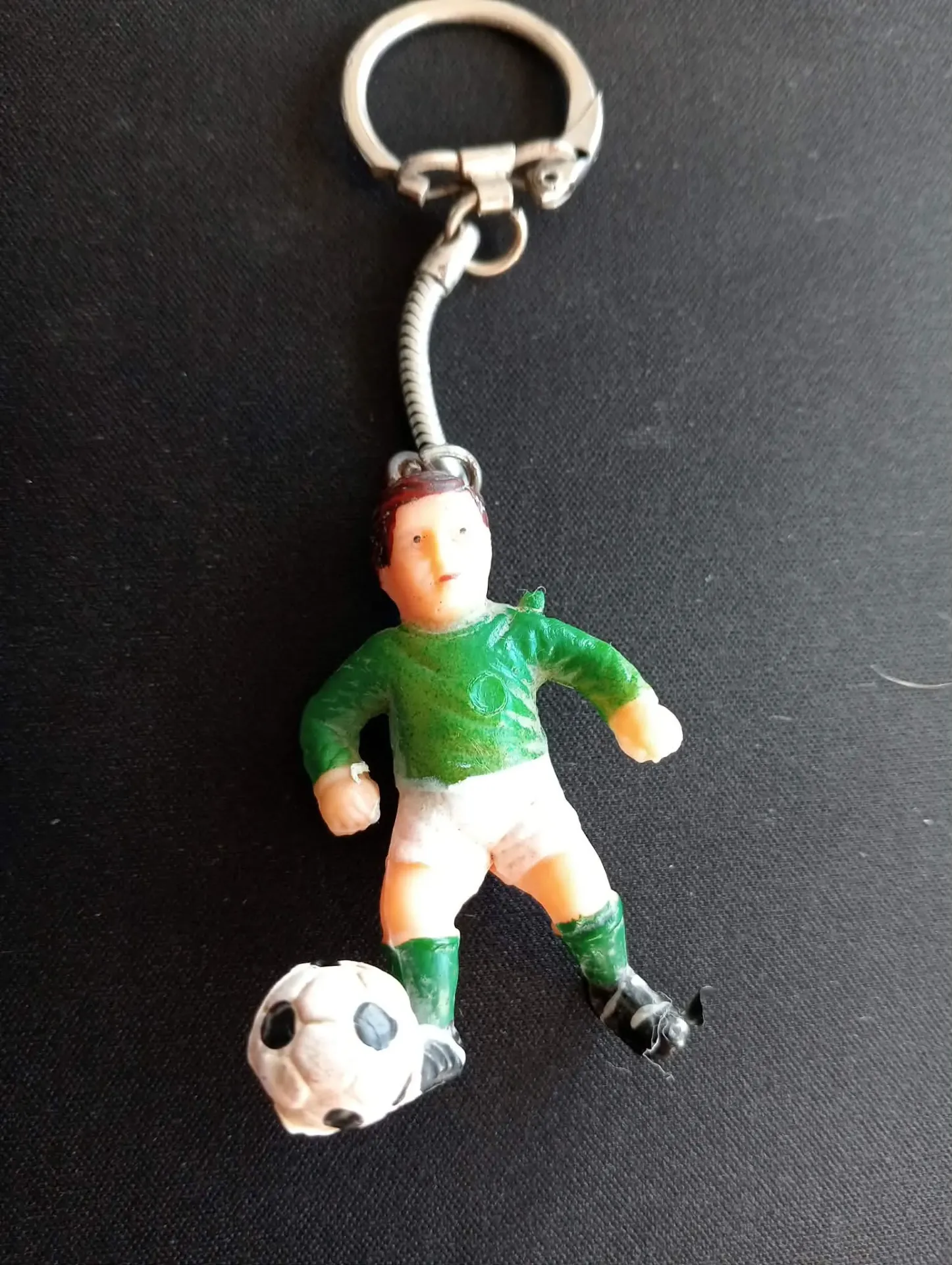 Porte-clé joueur de foot maillot vert – Vintage inconnu