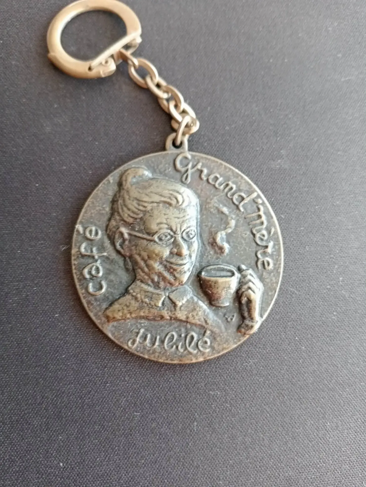 Porta-chaves Café Grand’Mère – Medalha promocional vintage