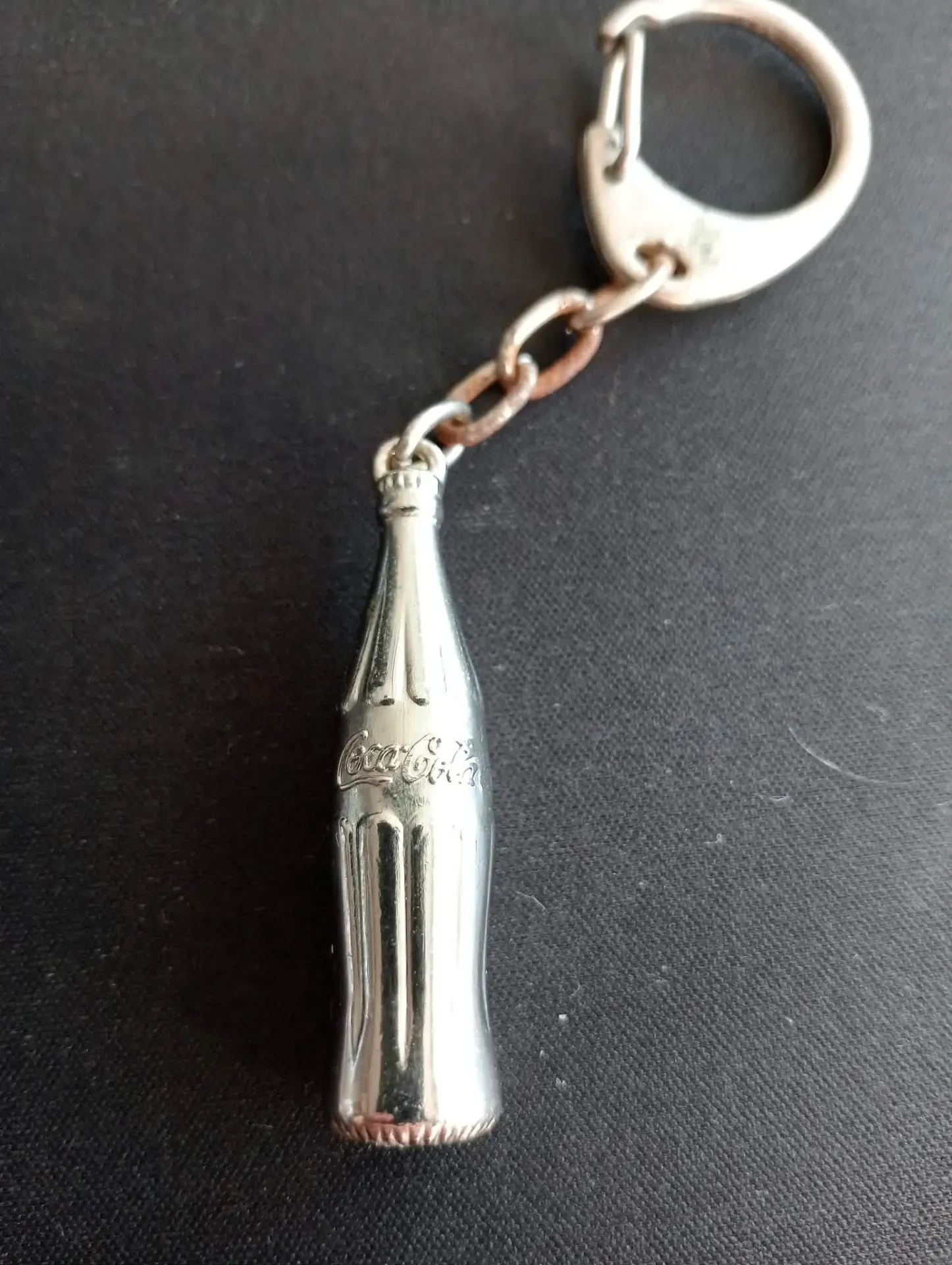 Porta-chaves garrafa Coca-Cola prata – Colecionador vintage