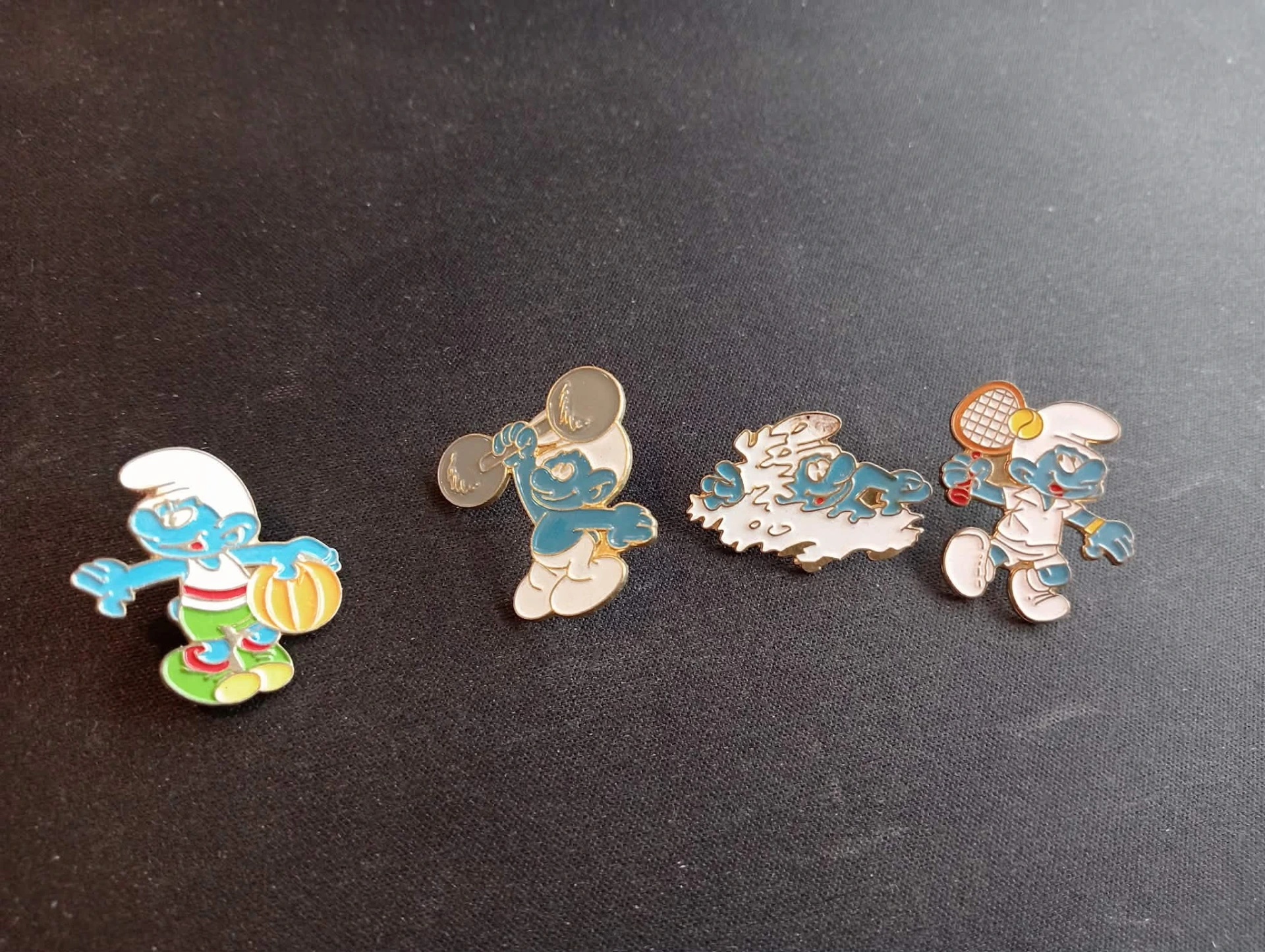 Set of 4 sporty Smurf pins – Peyo 1993 IMPS Brussels