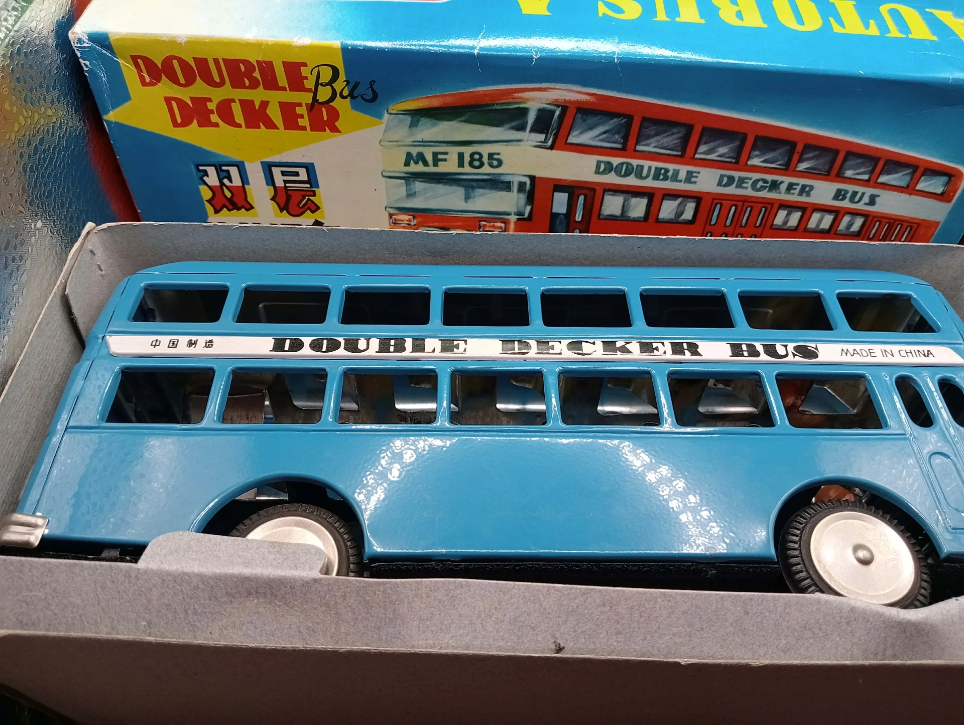 Ônibus de dois andares vintage MF 185 – Brinquedo de fricção em folha de flandres