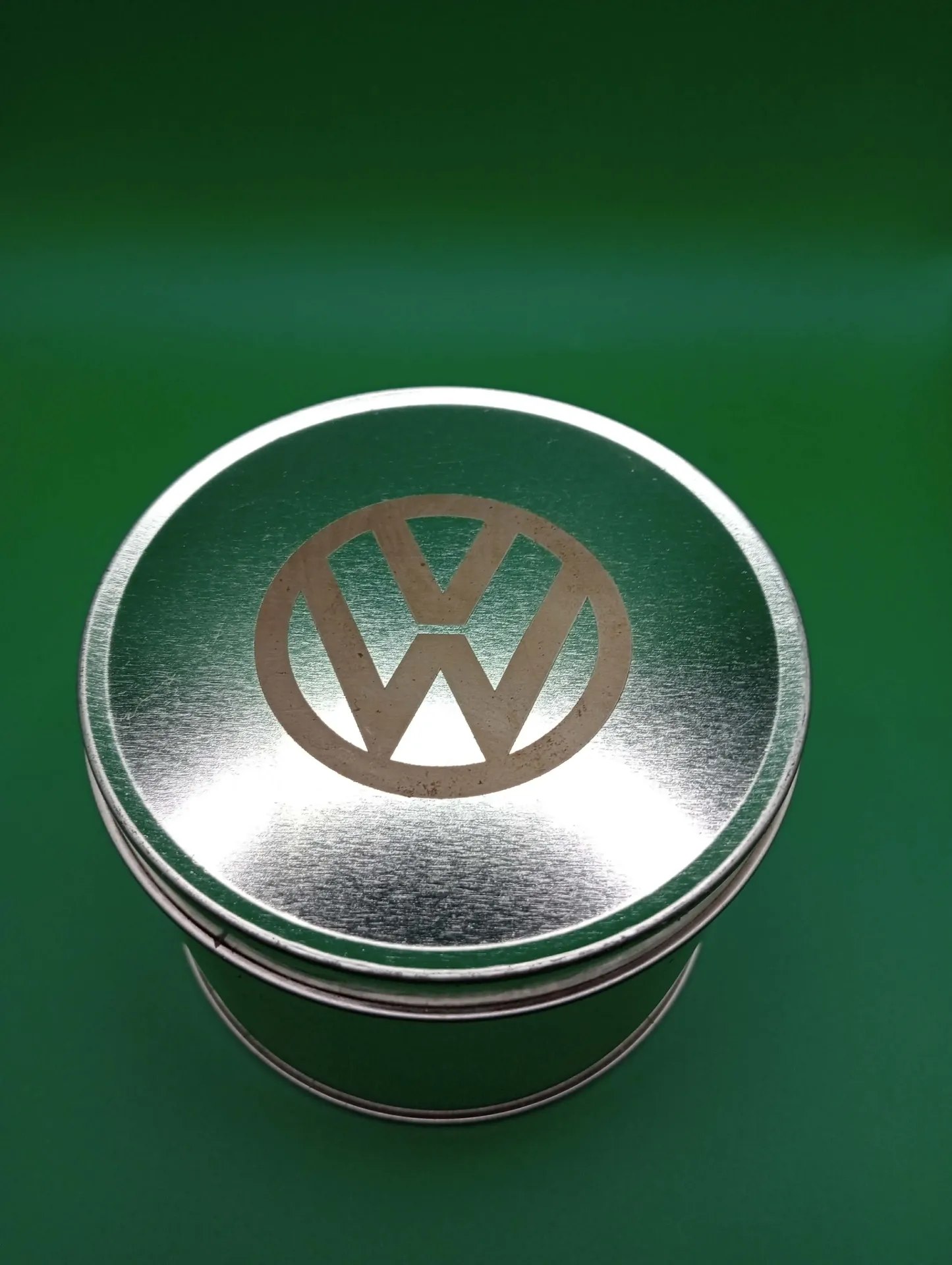 Silberne Volkswagen Dose – Leer, 6,5 × 9,5 cm