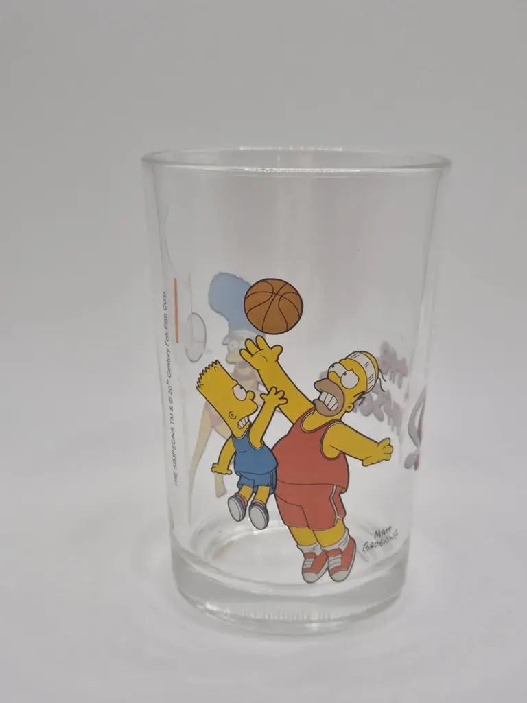 The‑Simpsons‑Glas – Basketball und Volleyball