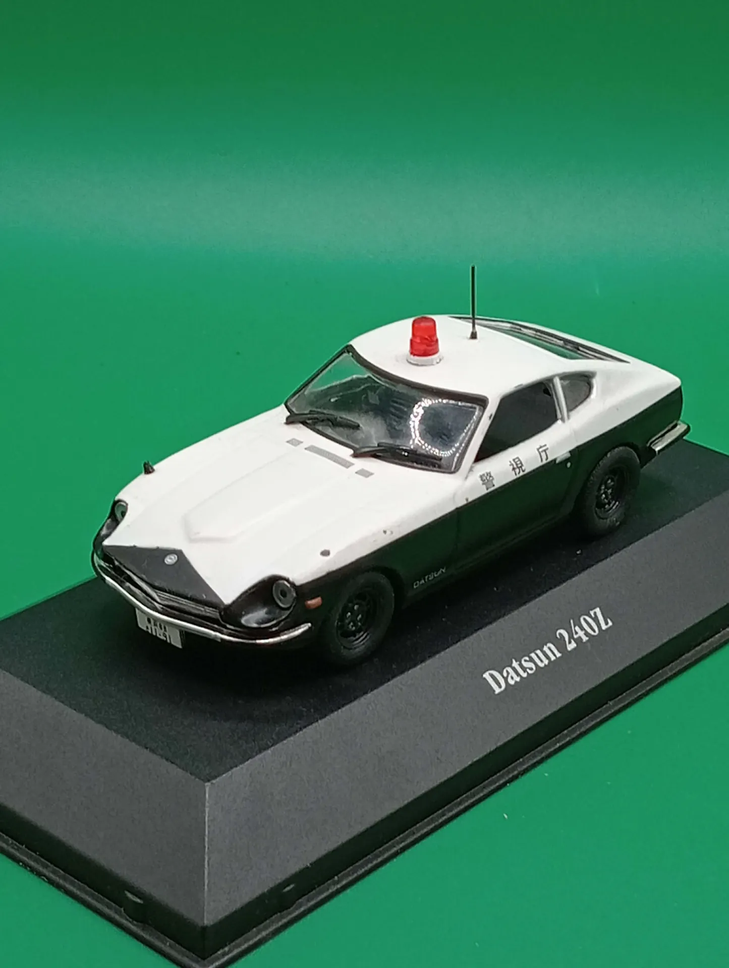 Datsun 240Z Policía japonesa 1:43 — “警視庁” Tokio