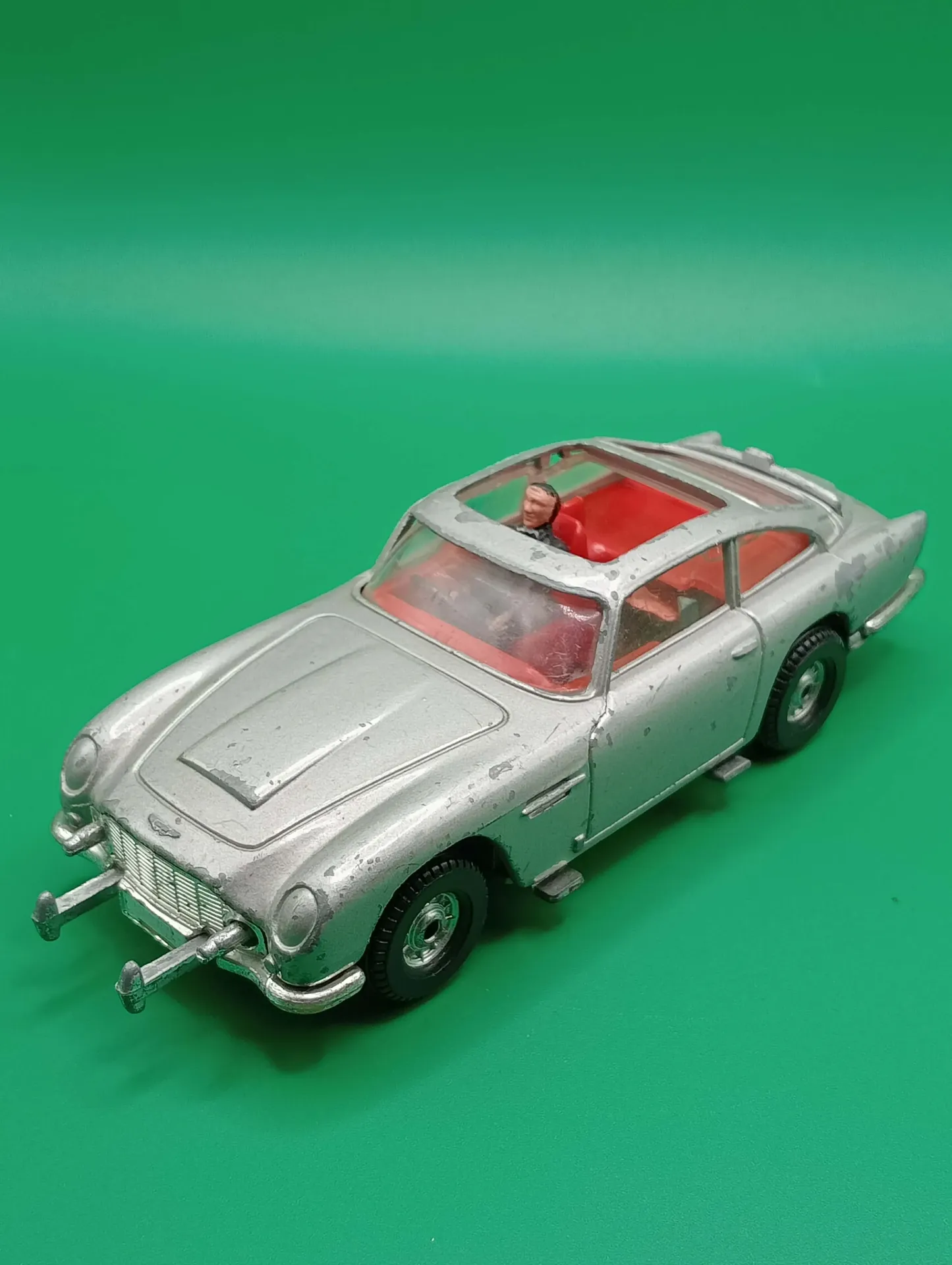 Corgi 007 Aston Martin DB5 — die‑cast vintage (GB)