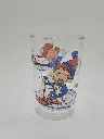 Verre petit garçon roux skie