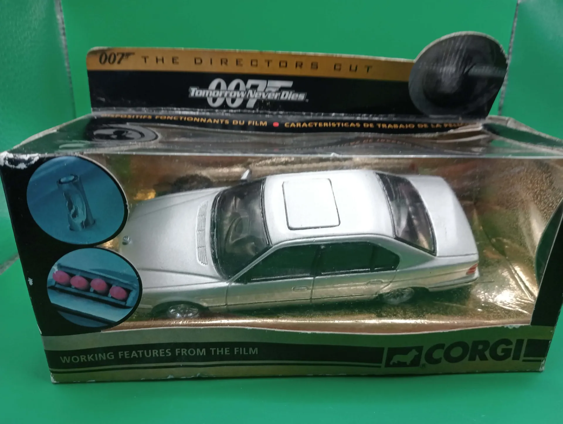 James Bond 007 – BMW 750i Corgi – El Coche que Nunca Vio un Aparcamiento
