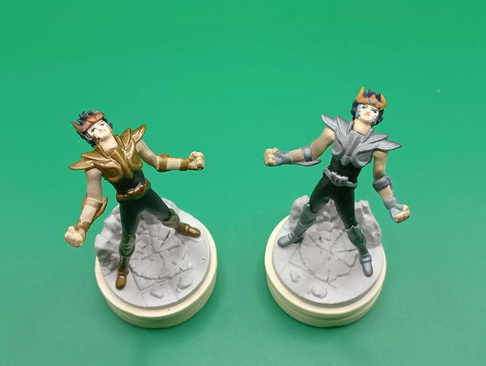Saint Seiya Xadrez – Dupla de Peões Musculosos (Ouro & Prata) – Os Soldados que Nunca Serão Rainha