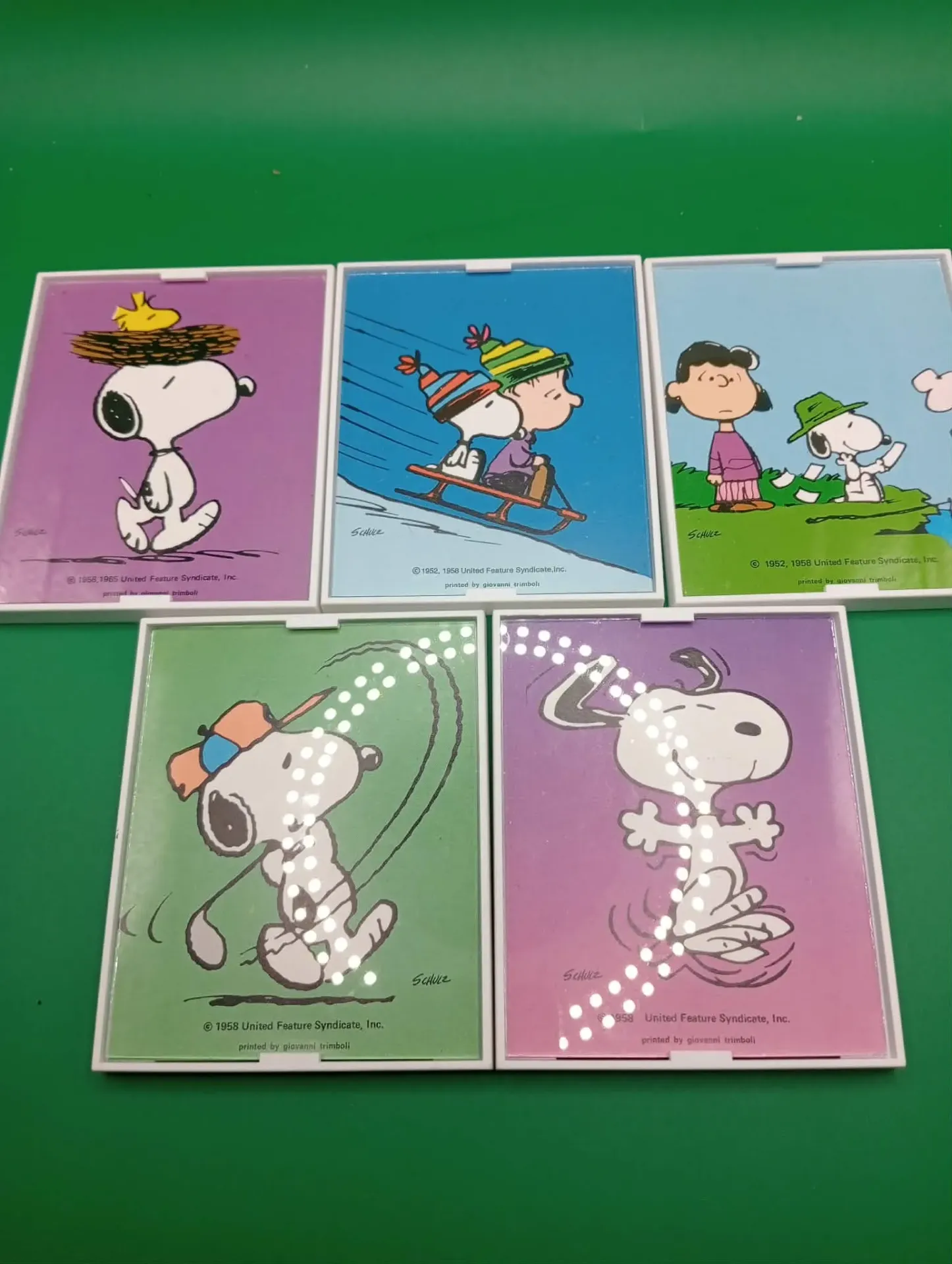 Lote de 5 Mini Marcos Peanuts (Snoopy) – La Exposición Más Pequeña del Mundo