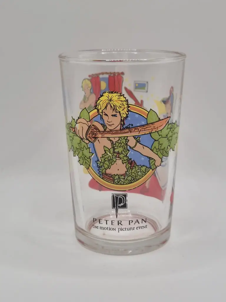 Verre Peter Pan Amora - scène de combat d'épées