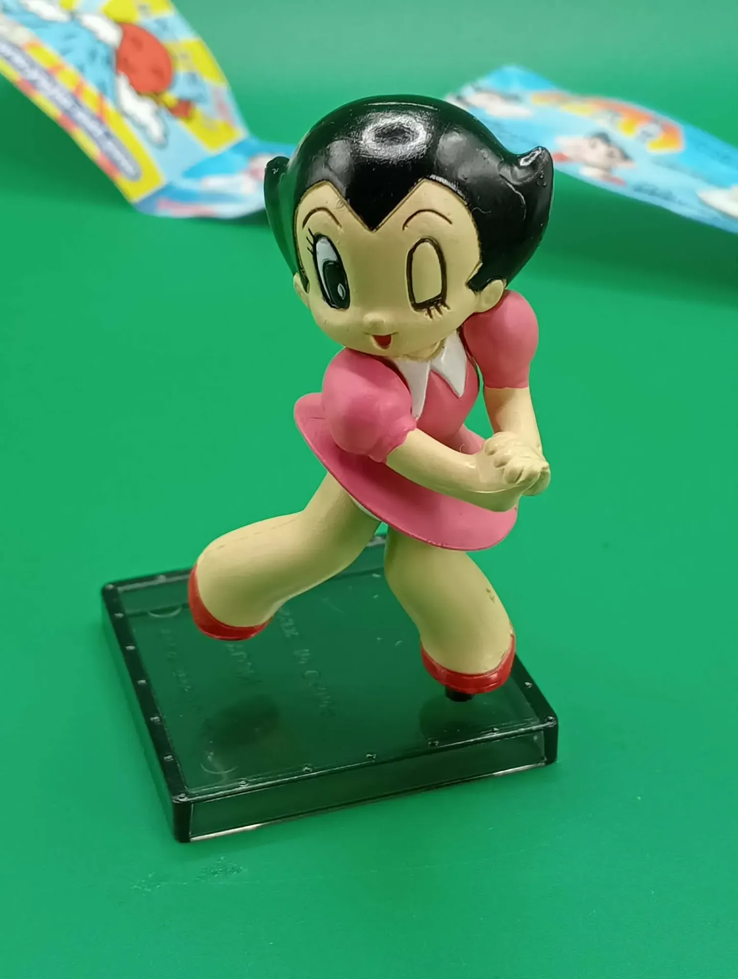 Uran Figuur (Astro Girl) 6,5 cm – Het Kleine Zusje van Tetsuwan Atom