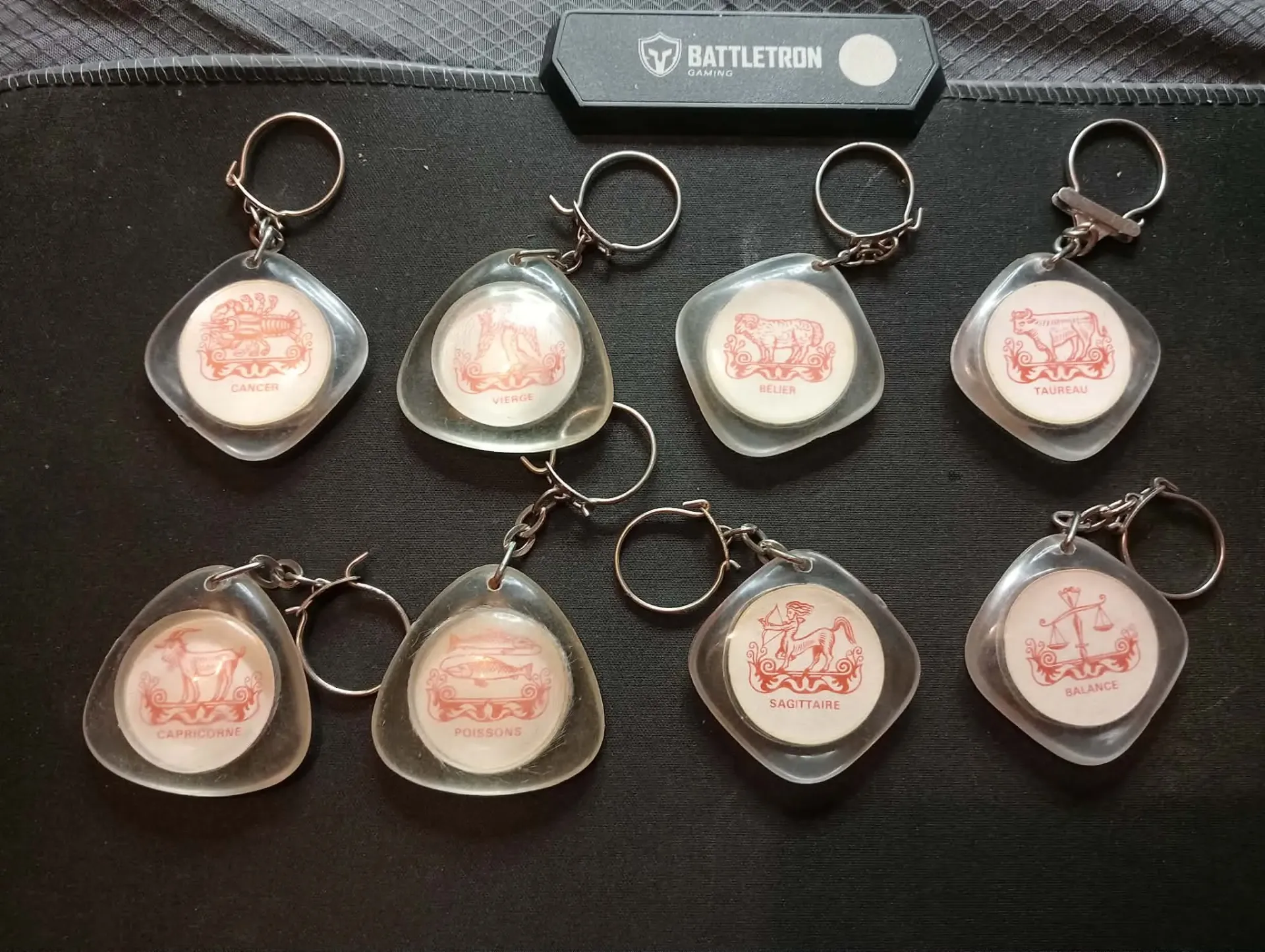 ♈♉♋♍♎♐♑♓Set of 8 zodiac keychains — Astrology signs (clear acrylic)