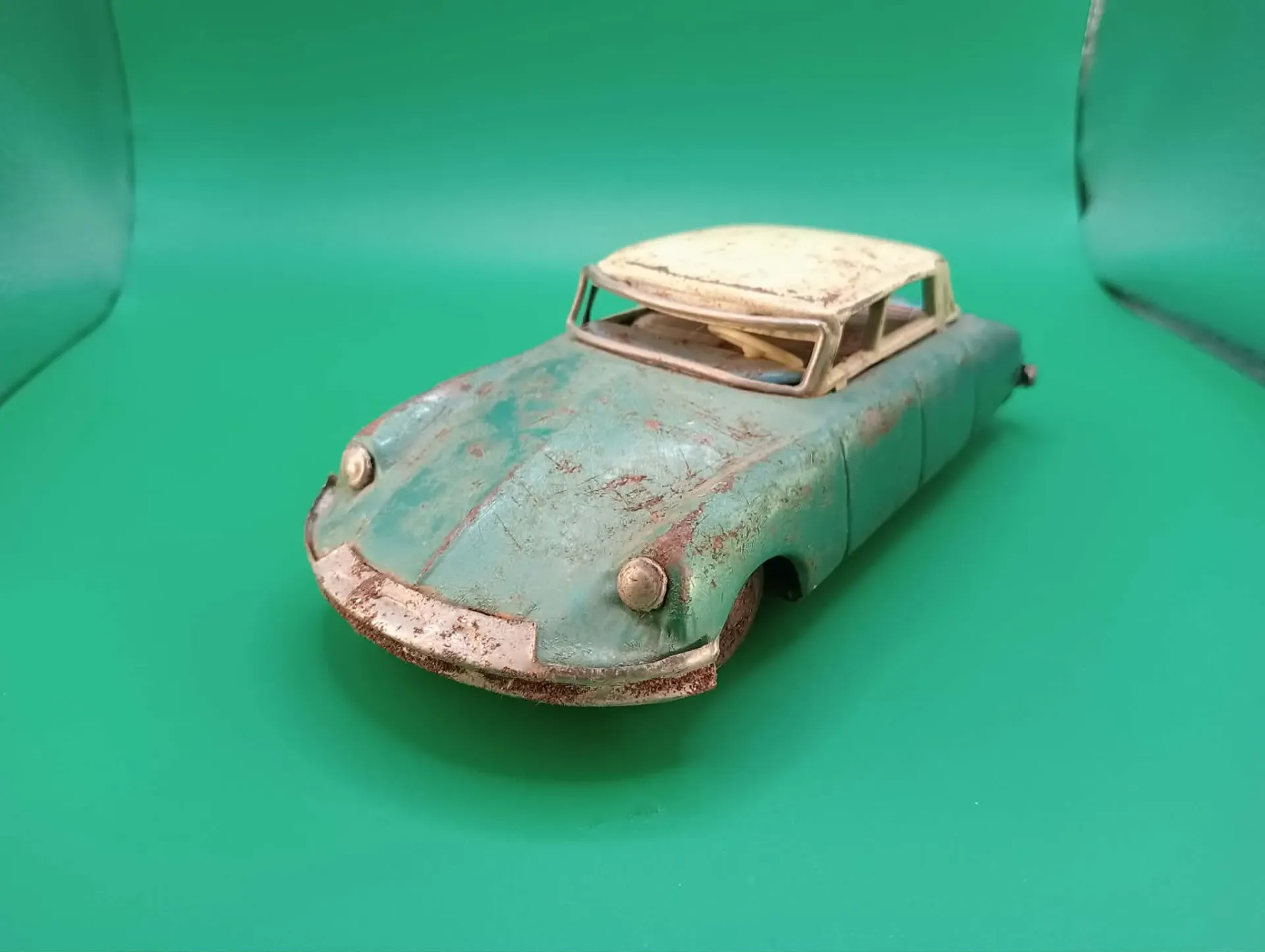 Carro CITROËN vintage – Made in Japan