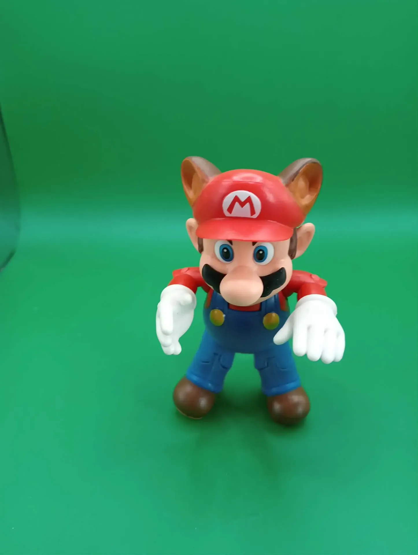 Mario Tanooki figure — 10 cm — (striped tail)