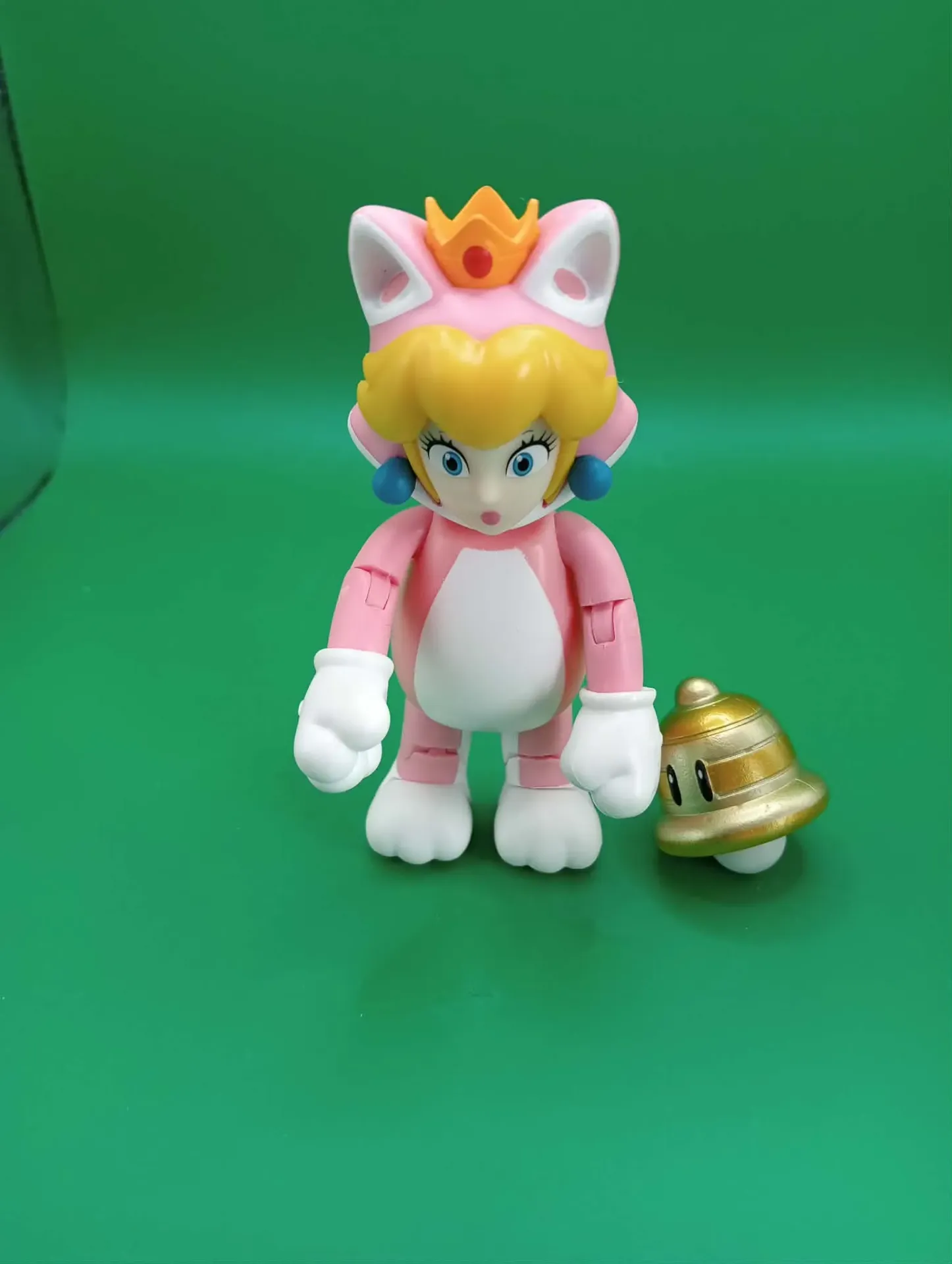 Figurine Cat Peach (Super Mario) + cloche dorée — 11 cm