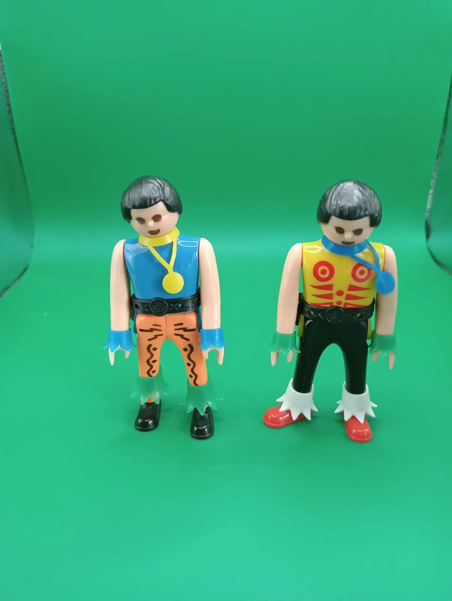 Lote com 2 figuras AIRGAM BOYS — 9,5 cm