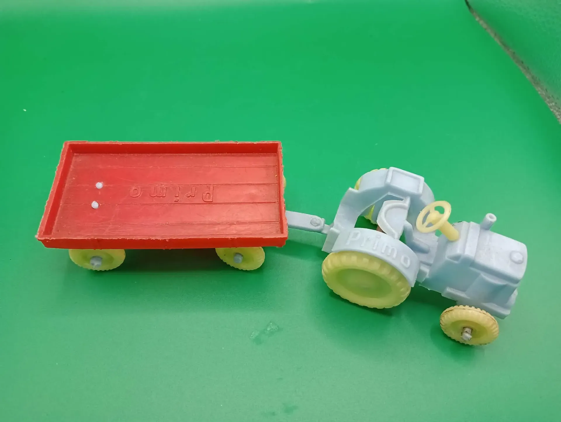 Vintage PRIMO kunststof tractor + aanhanger