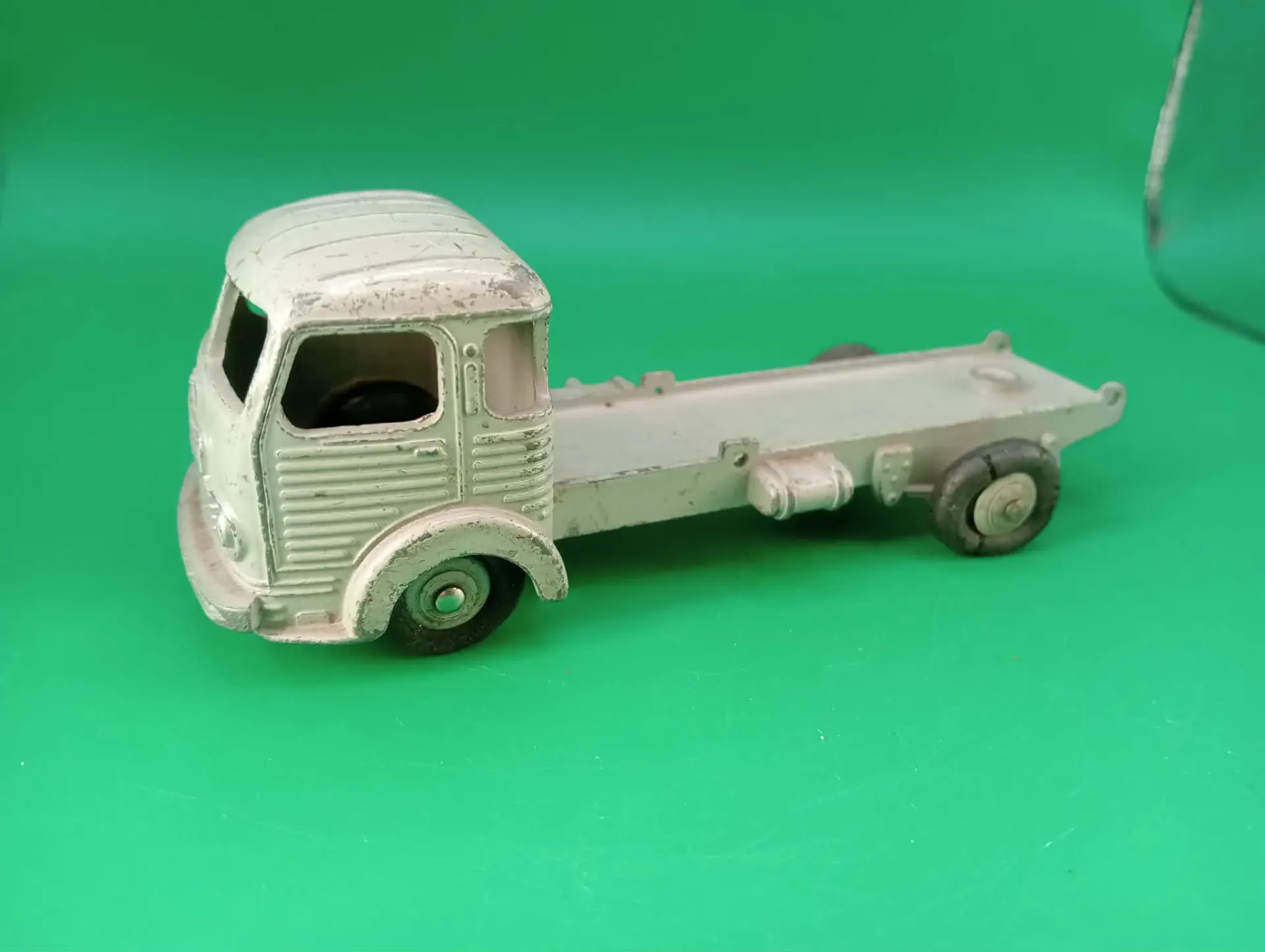 Dinky Toys Simca Cargo n°33 – Meccano France