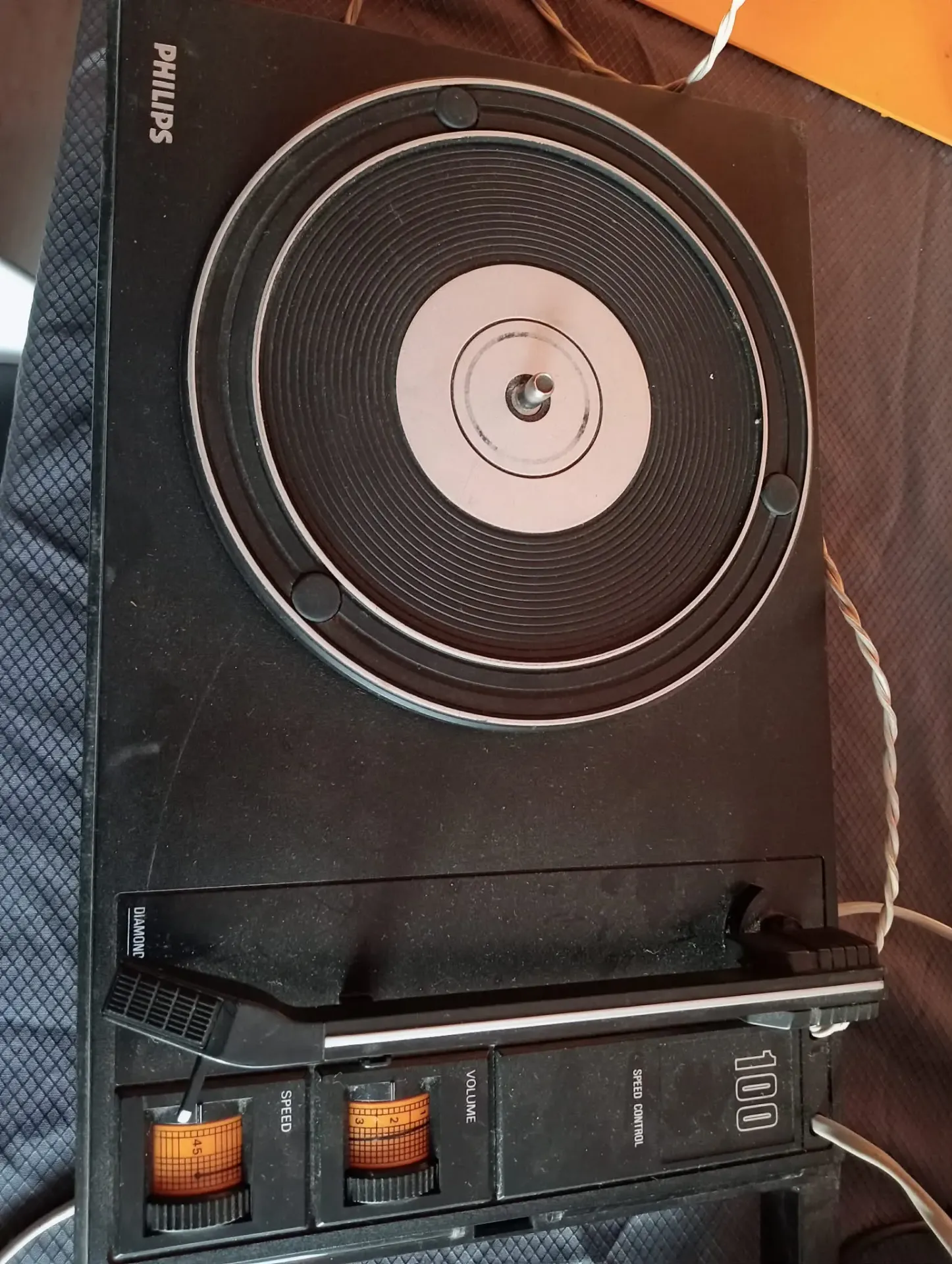 Gira‑discos Philips E22 AF 100/01 – Sem agulha