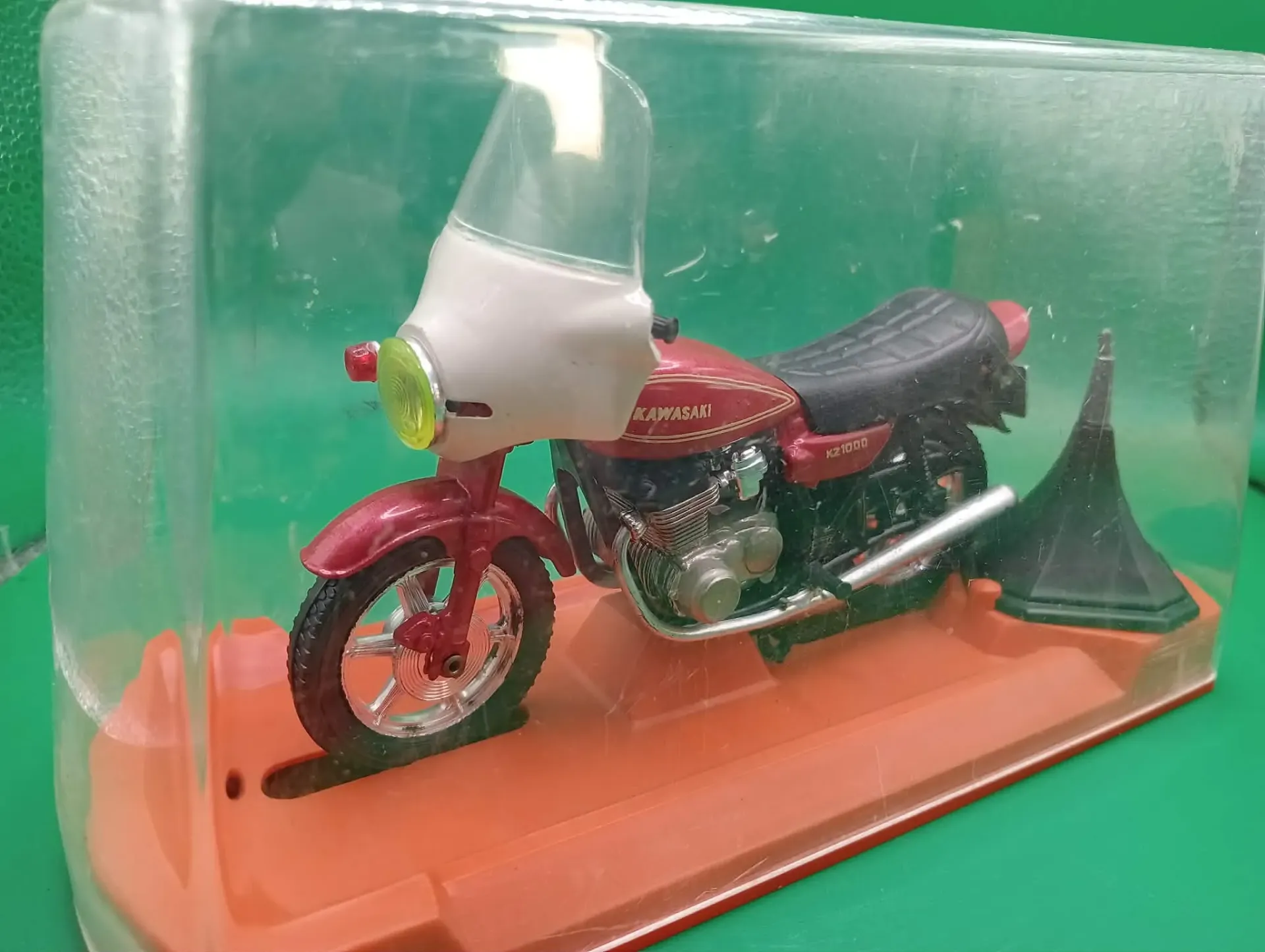 Kawasaki KZ1000 Turismo – Guiloy/Guisval Ref.105 – Solta na caixa