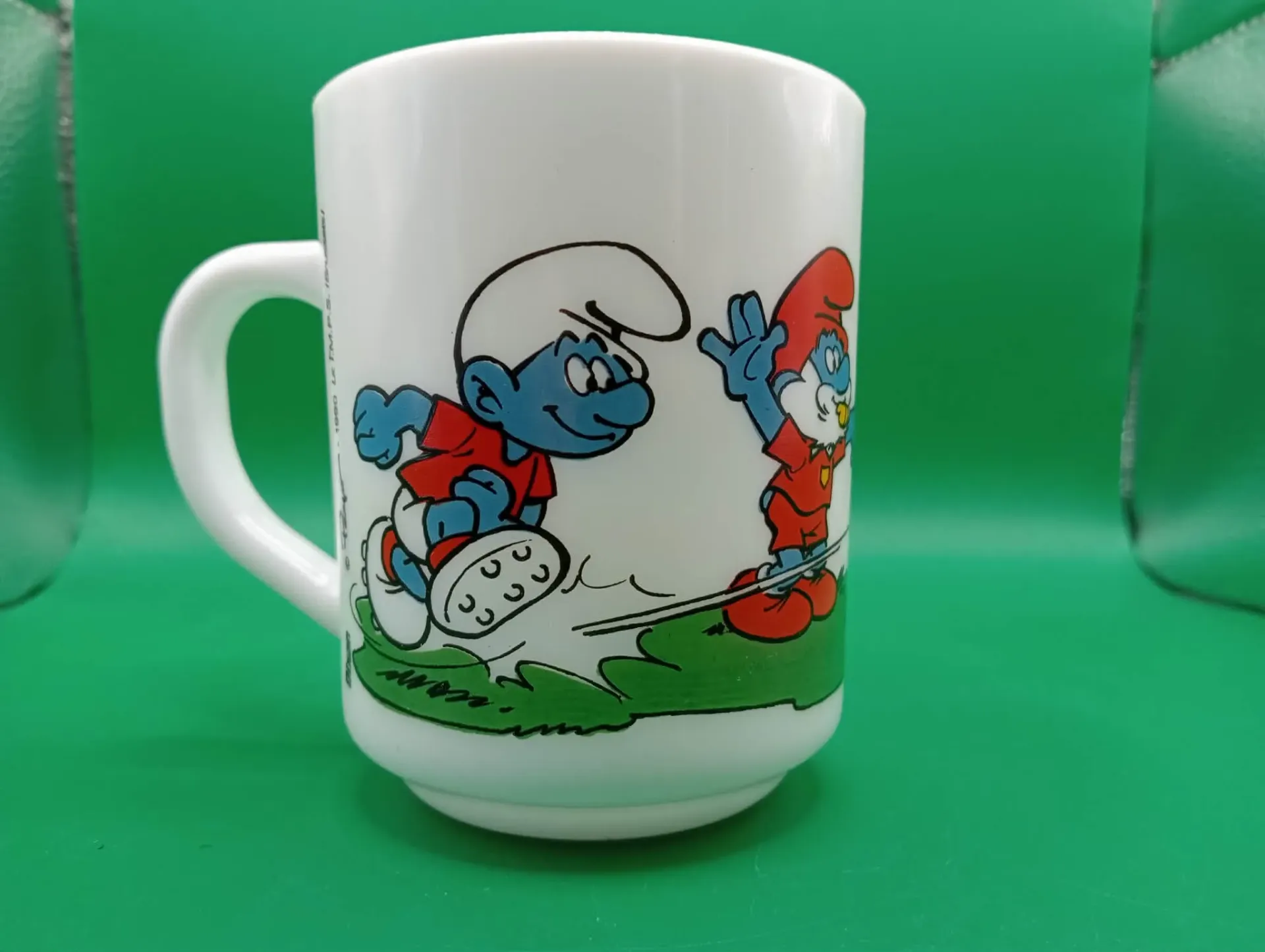 Smurfs football mug – Bénédictin 1990 – Determined goalkeeper