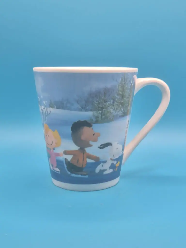 Tasse Snoopy 2015 - farandole d'amis  en patins à glace