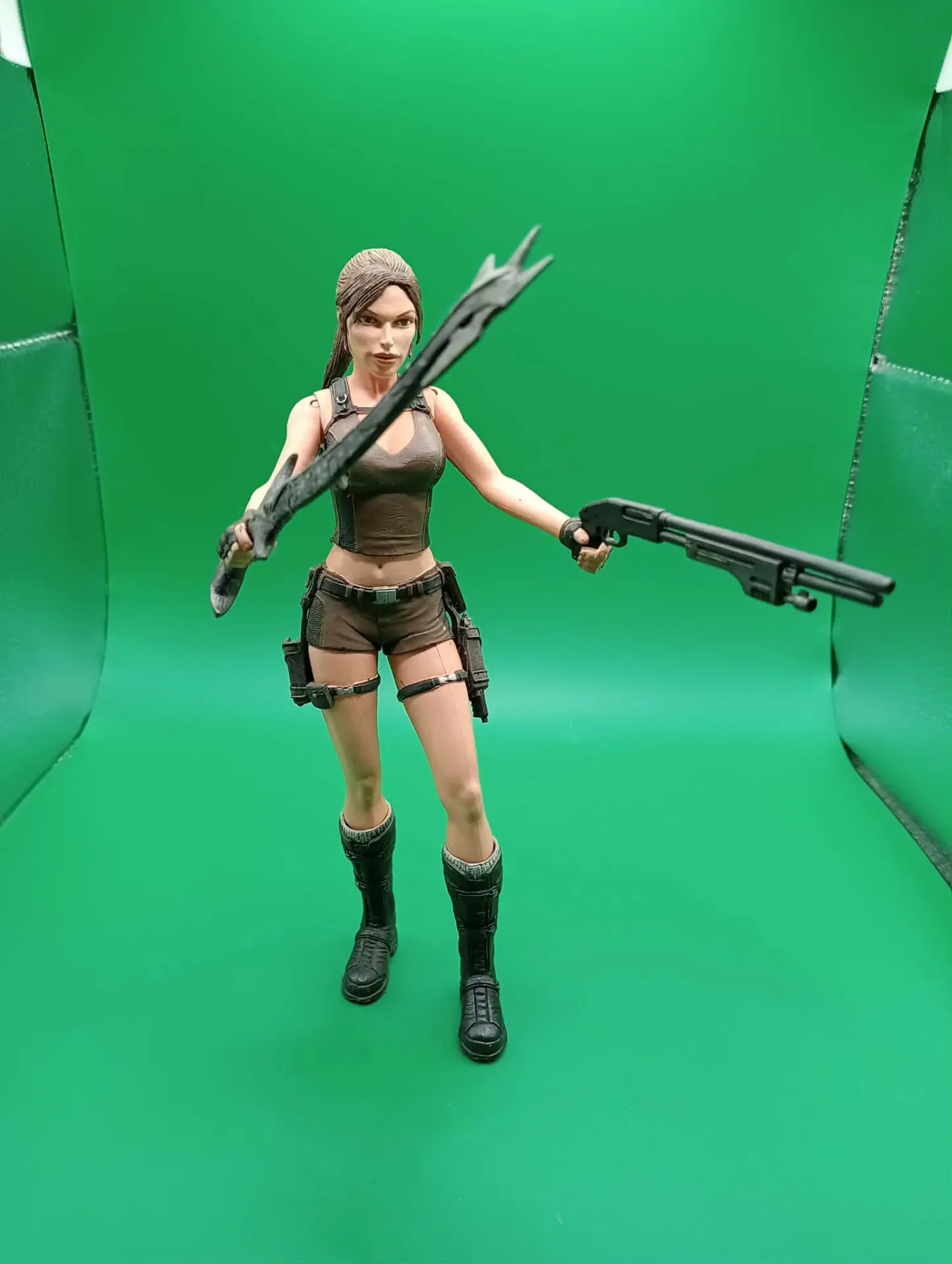Lara Croft – Tomb Raider – NECA 2008 – Shotgun & Zwaard – Collectorfiguur