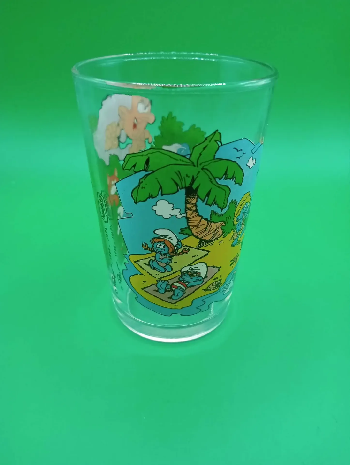 Verre Schtroumpfs 1988 – Gargamel embusqué sur plage tropicale