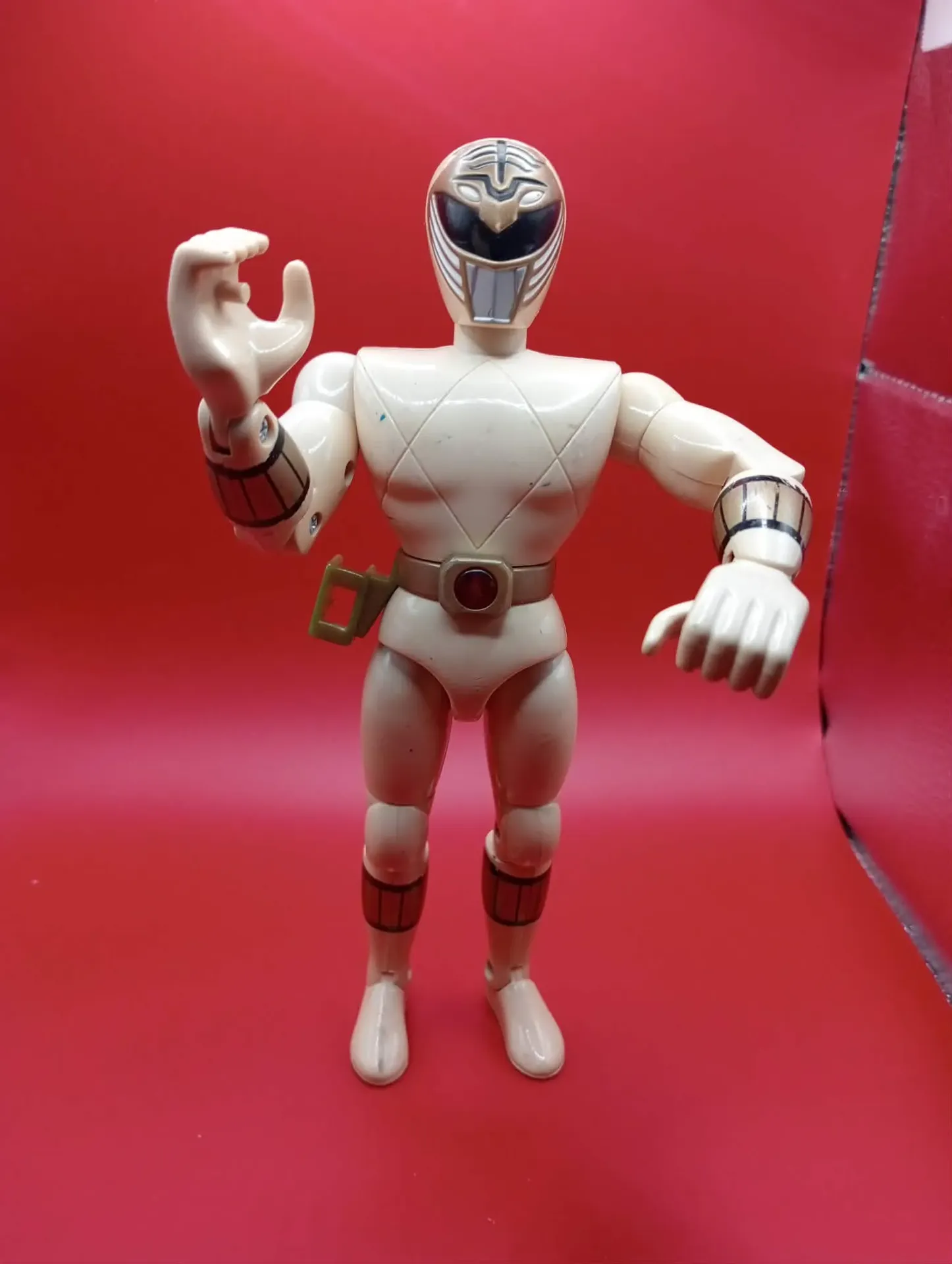 Figurine géante Ranger Blanc Mighty Morphin Power Rangers Bandai – 20 cm