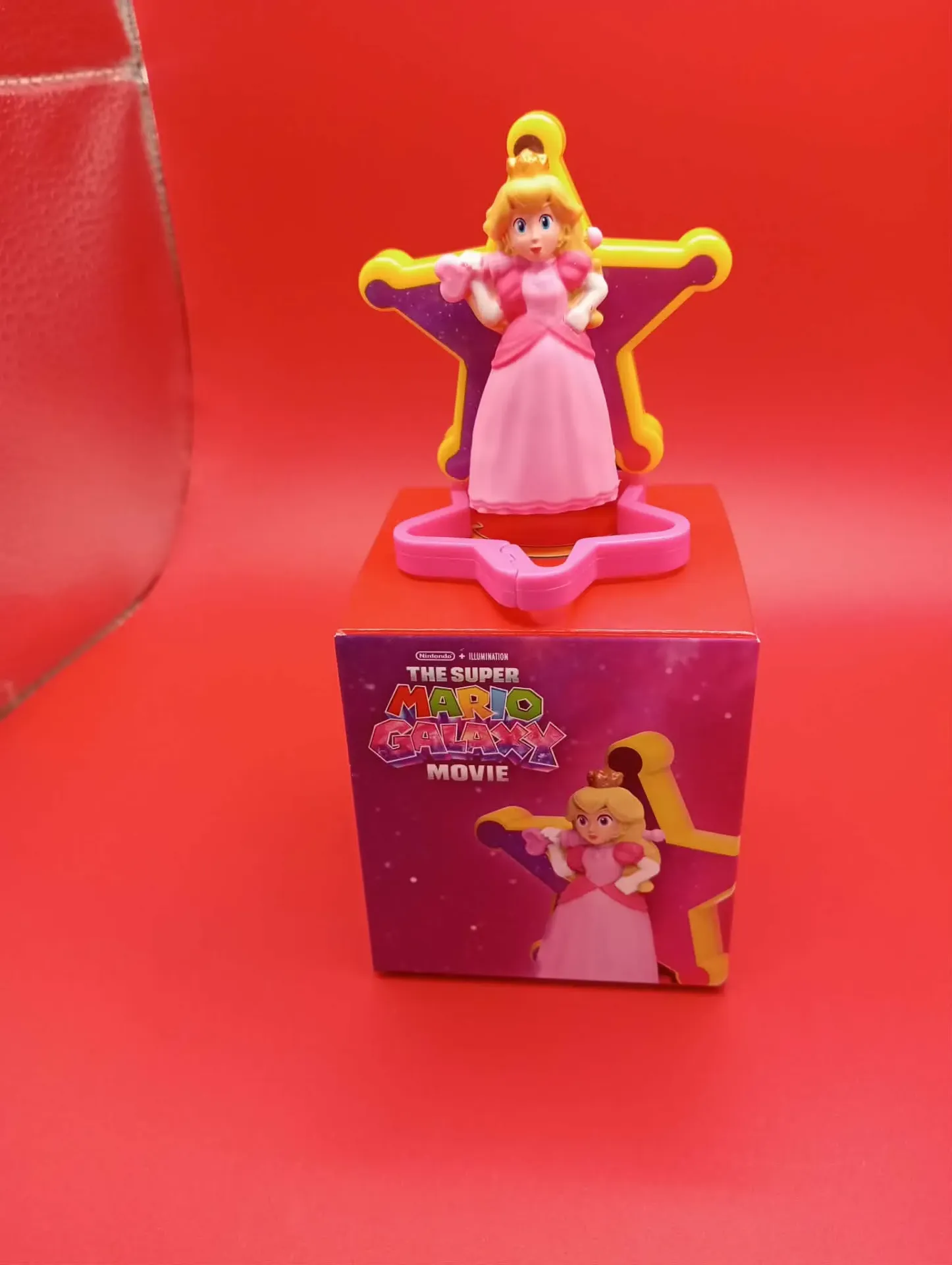 Univers Mario Galaxy : Figurines Princess Peach et Happy Meal