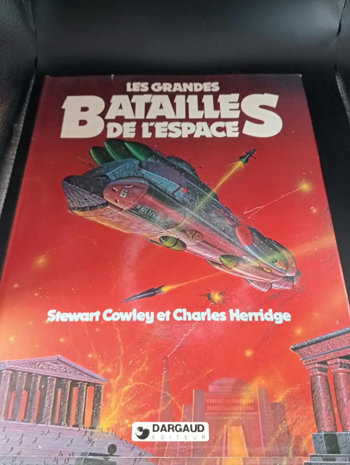 Les Grandes Batailles de l’Espace Cowley Herridge Dargaud 1979 French Sci-Fi Book Damaged